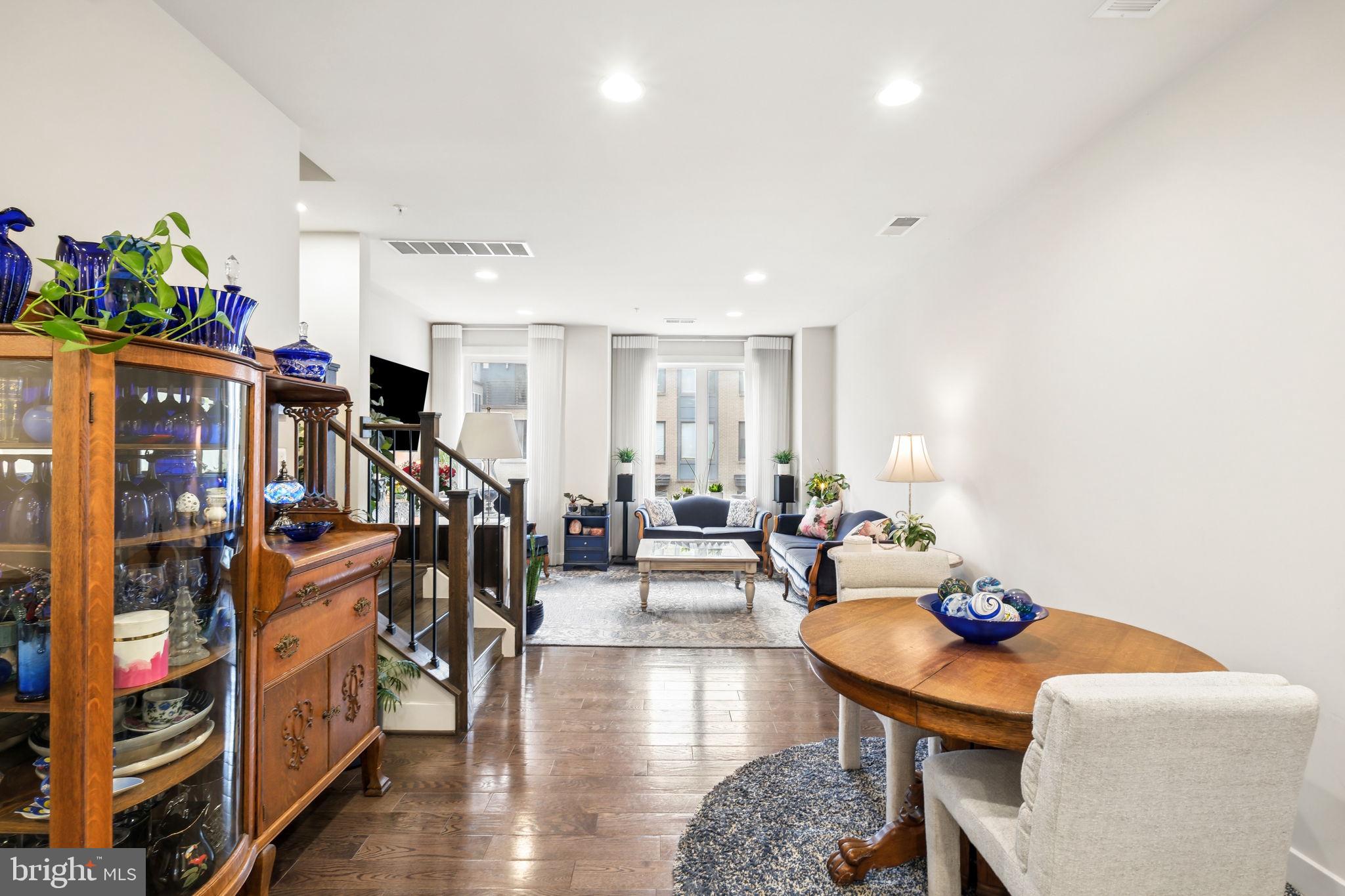 MONTGOMERY ROW - Residential