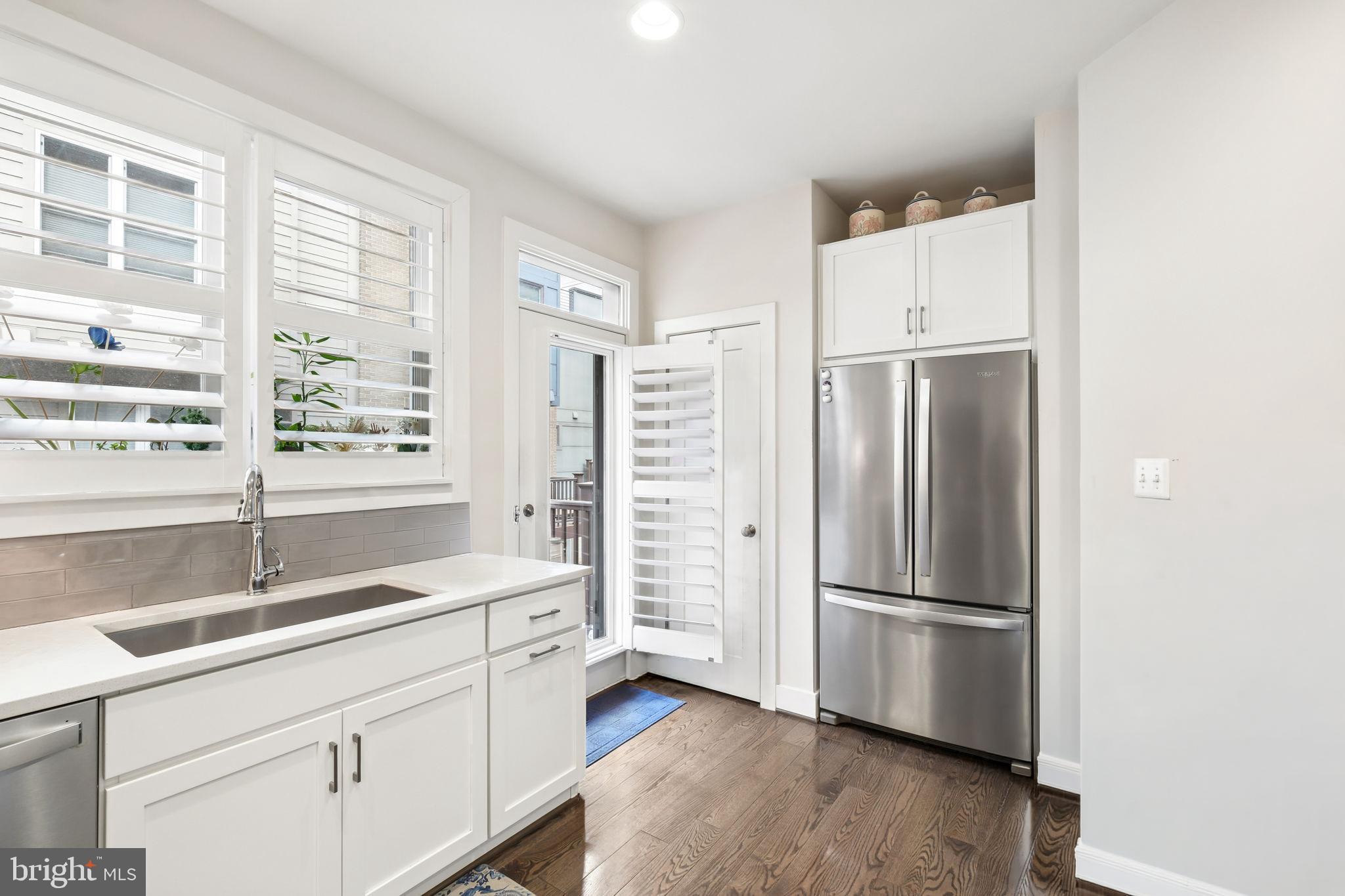 MONTGOMERY ROW - Residential