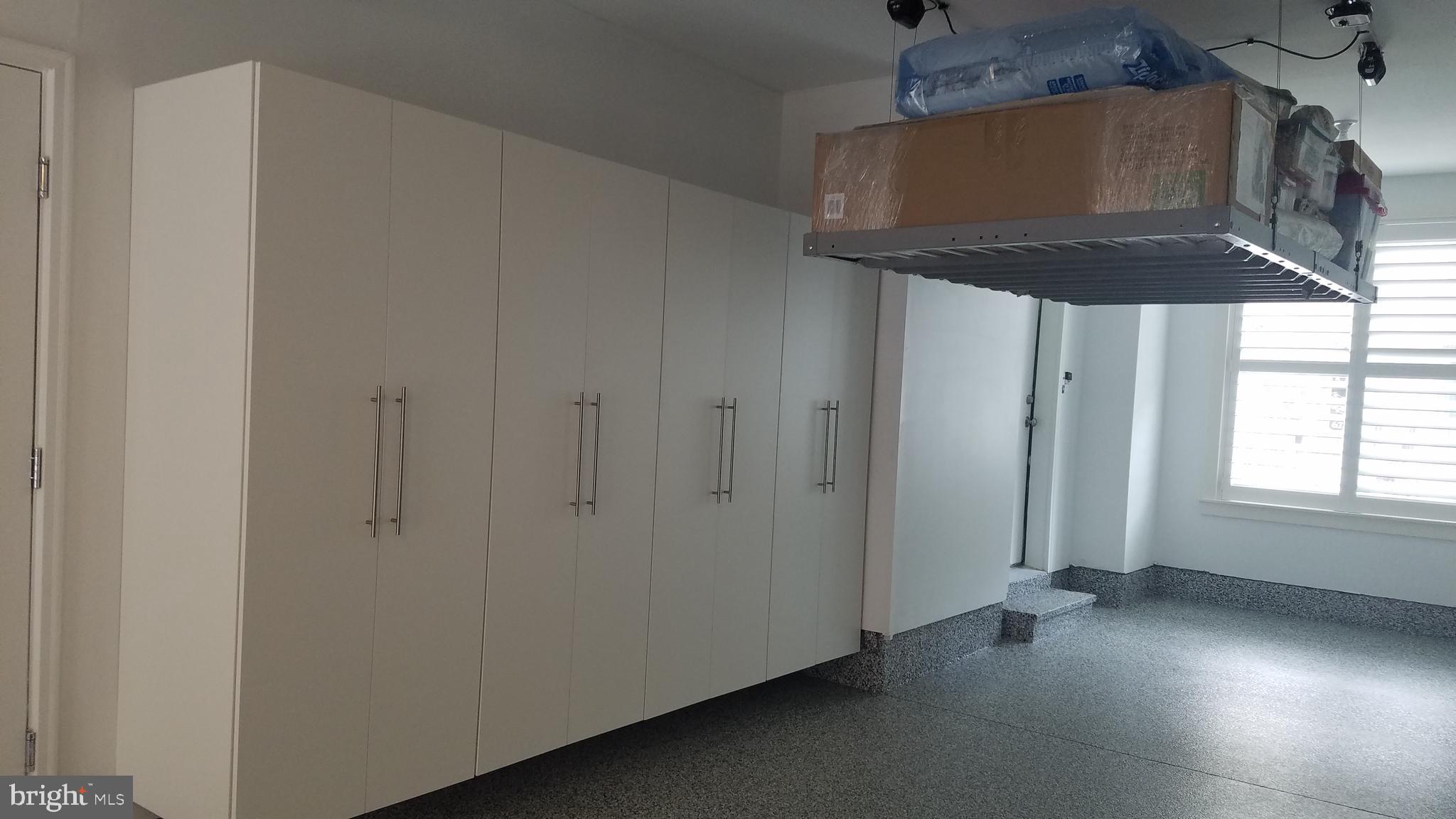 MONTGOMERY ROW - Residential