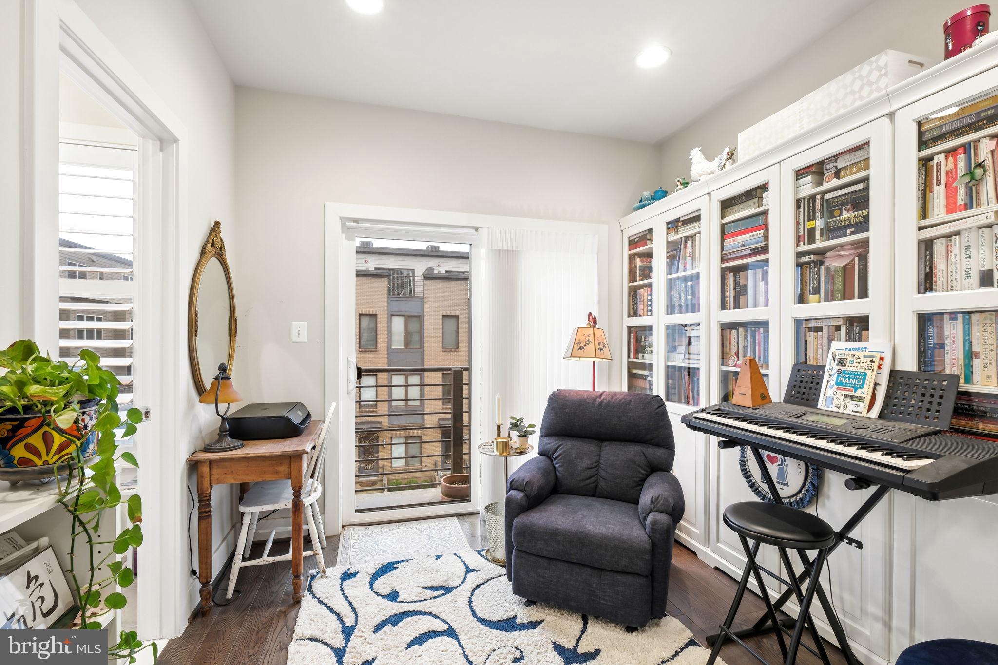 MONTGOMERY ROW - Residential