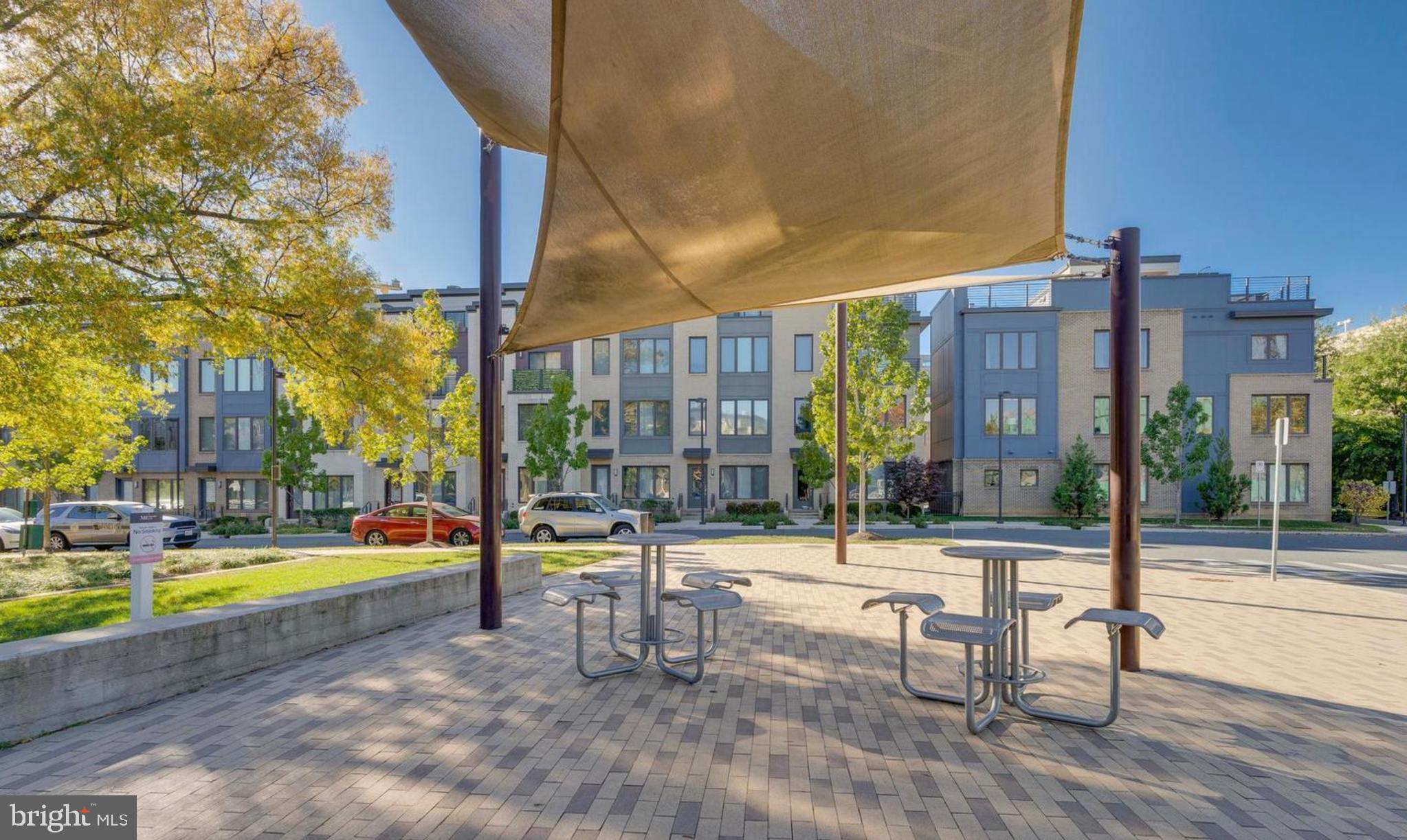 MONTGOMERY ROW - Residential