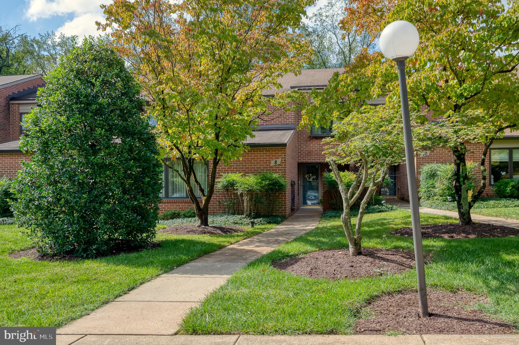 8 OAKHAMPTON DRIVE