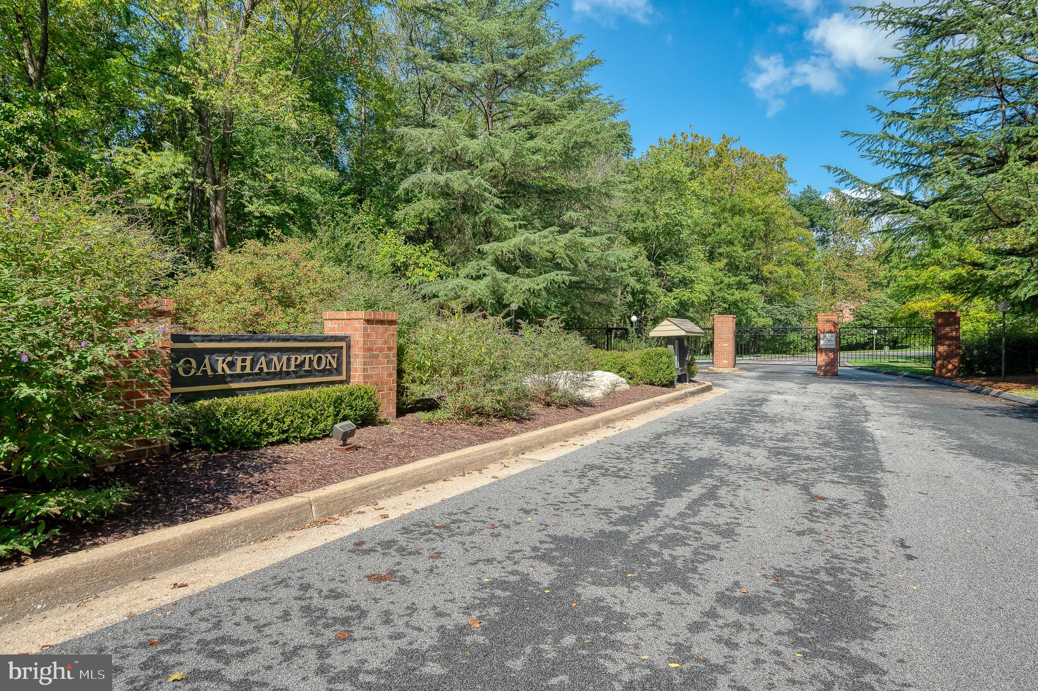 8 OAKHAMPTON DRIVE