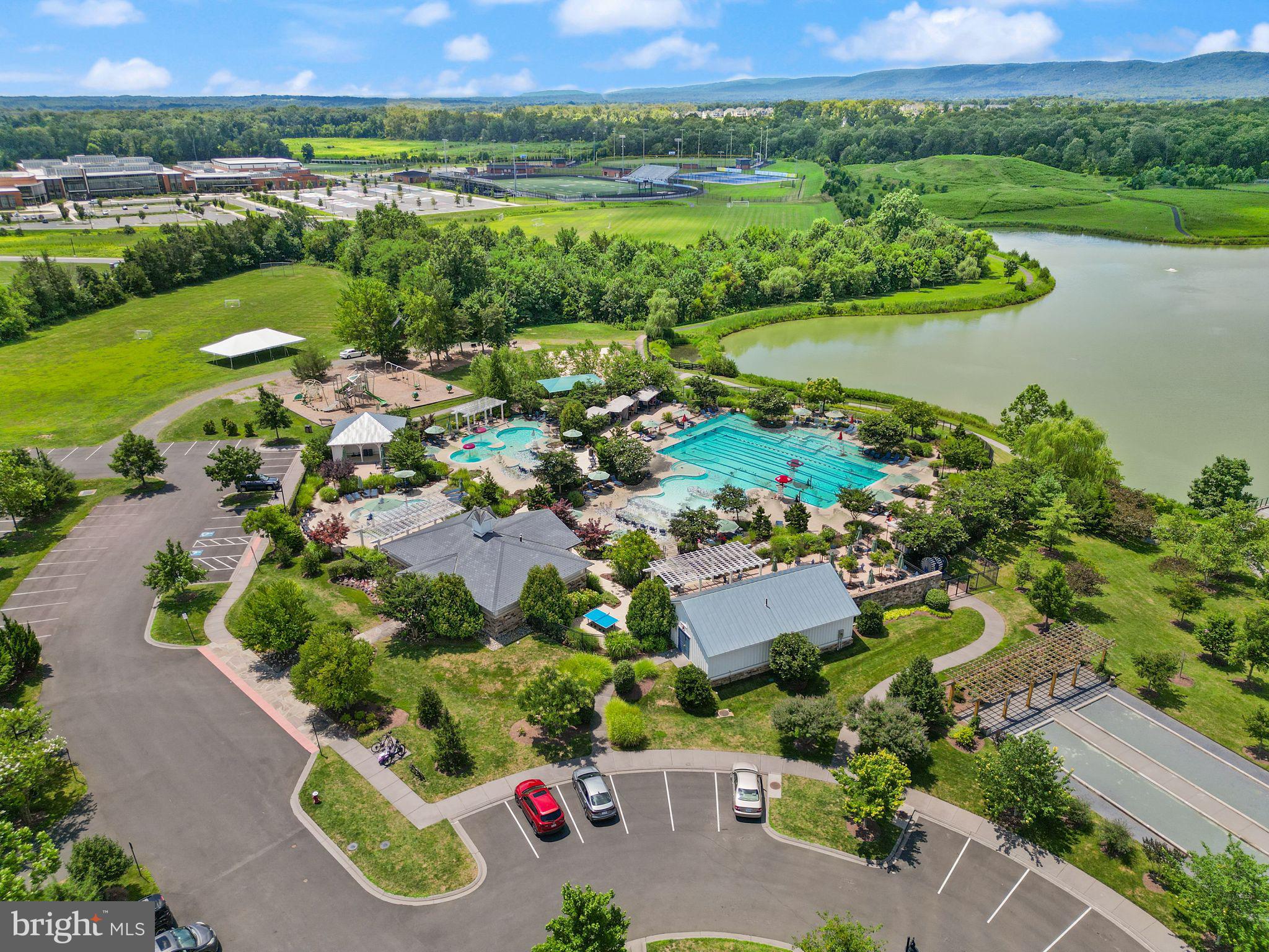 GREENS SOUTH AT WILLOWSF - Residential