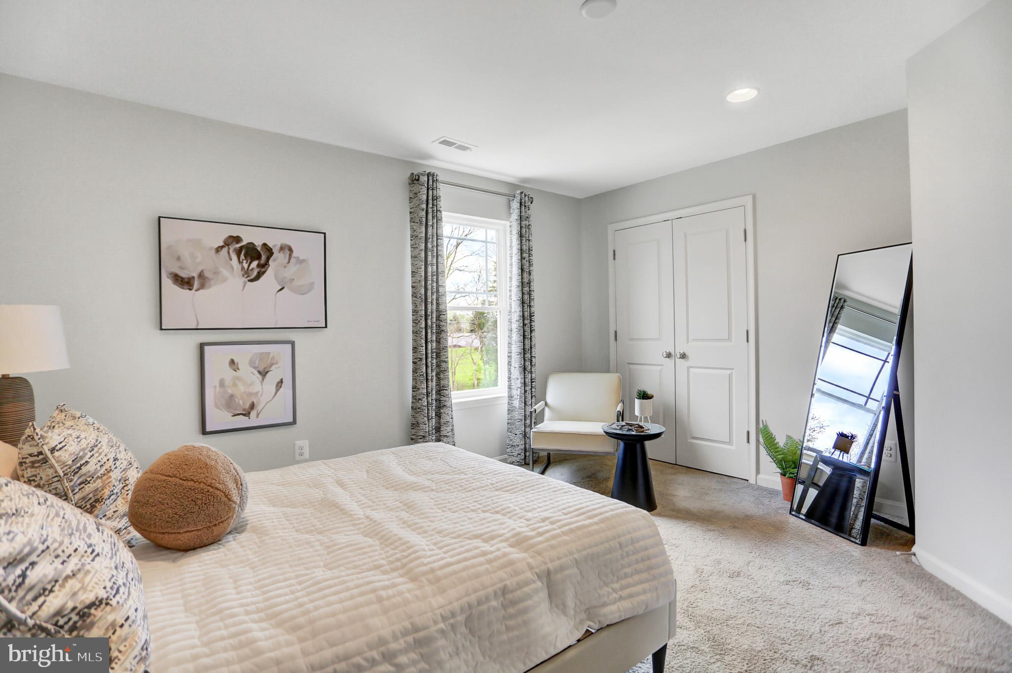 THE POINTE ON HAYSTACK - Residential