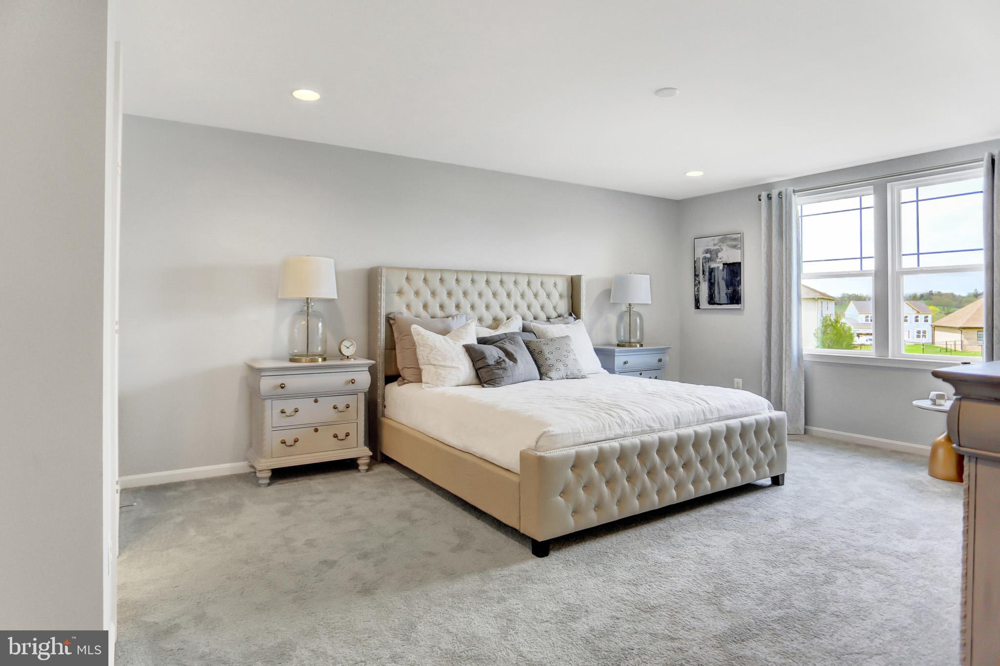 THE POINTE ON HAYSTACK - Residential