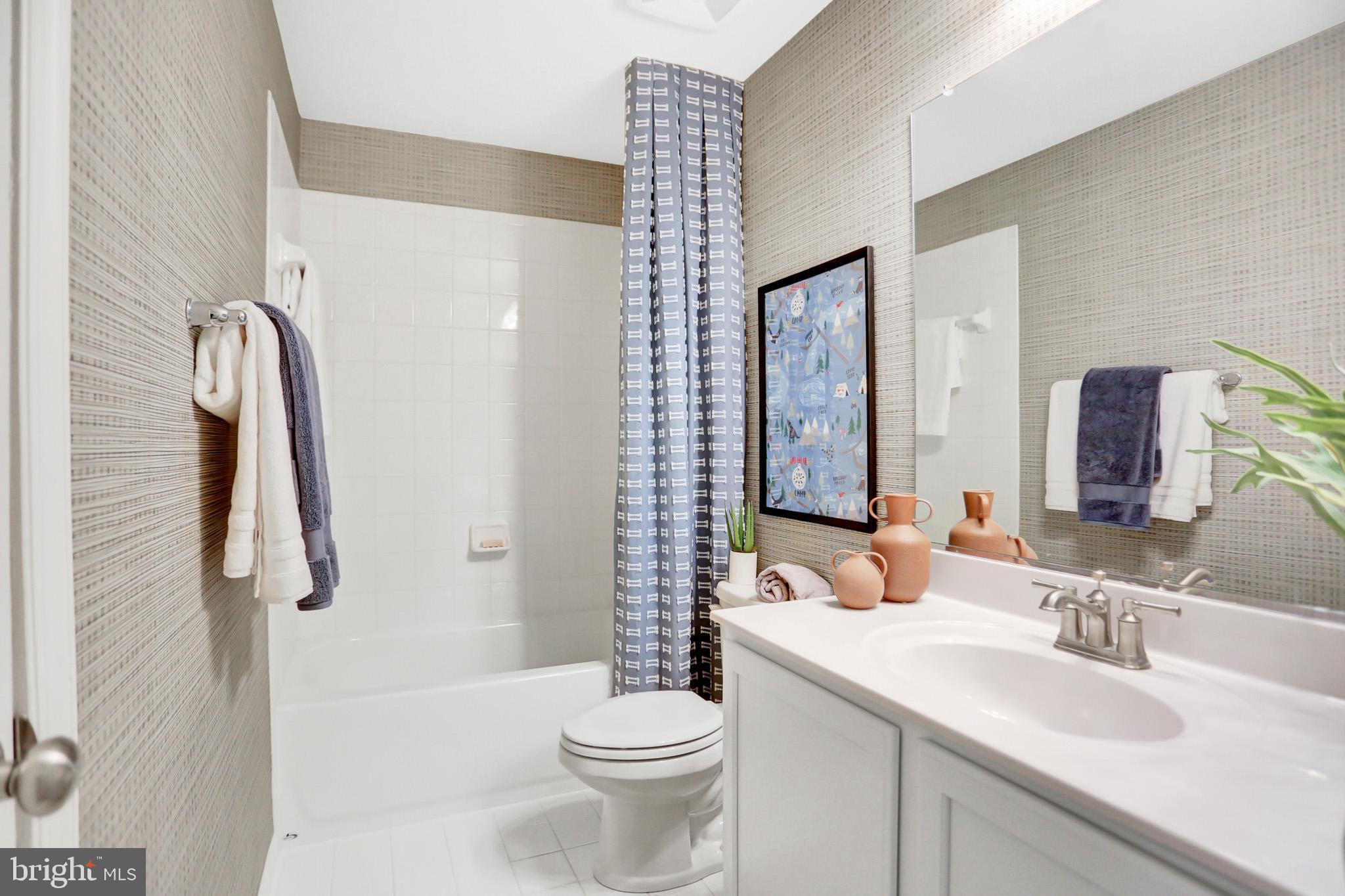 THE POINTE ON HAYSTACK - Residential