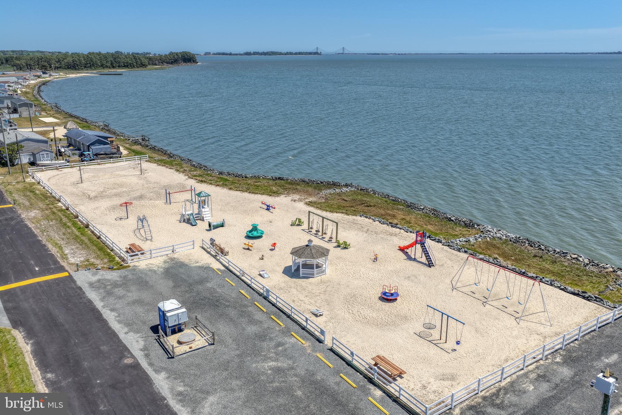 WHITE HOUSE BEACH - Residential