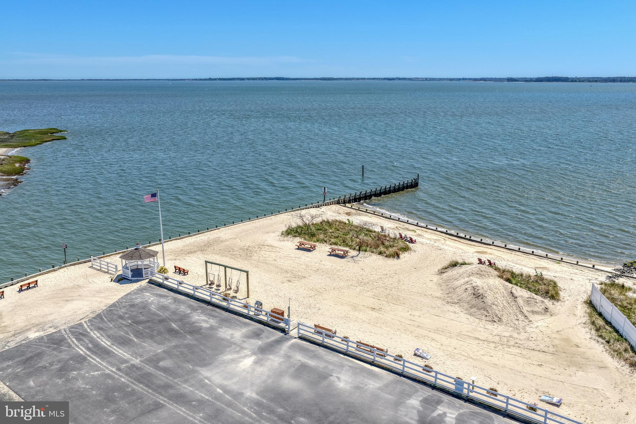 WHITE HOUSE BEACH - Residential