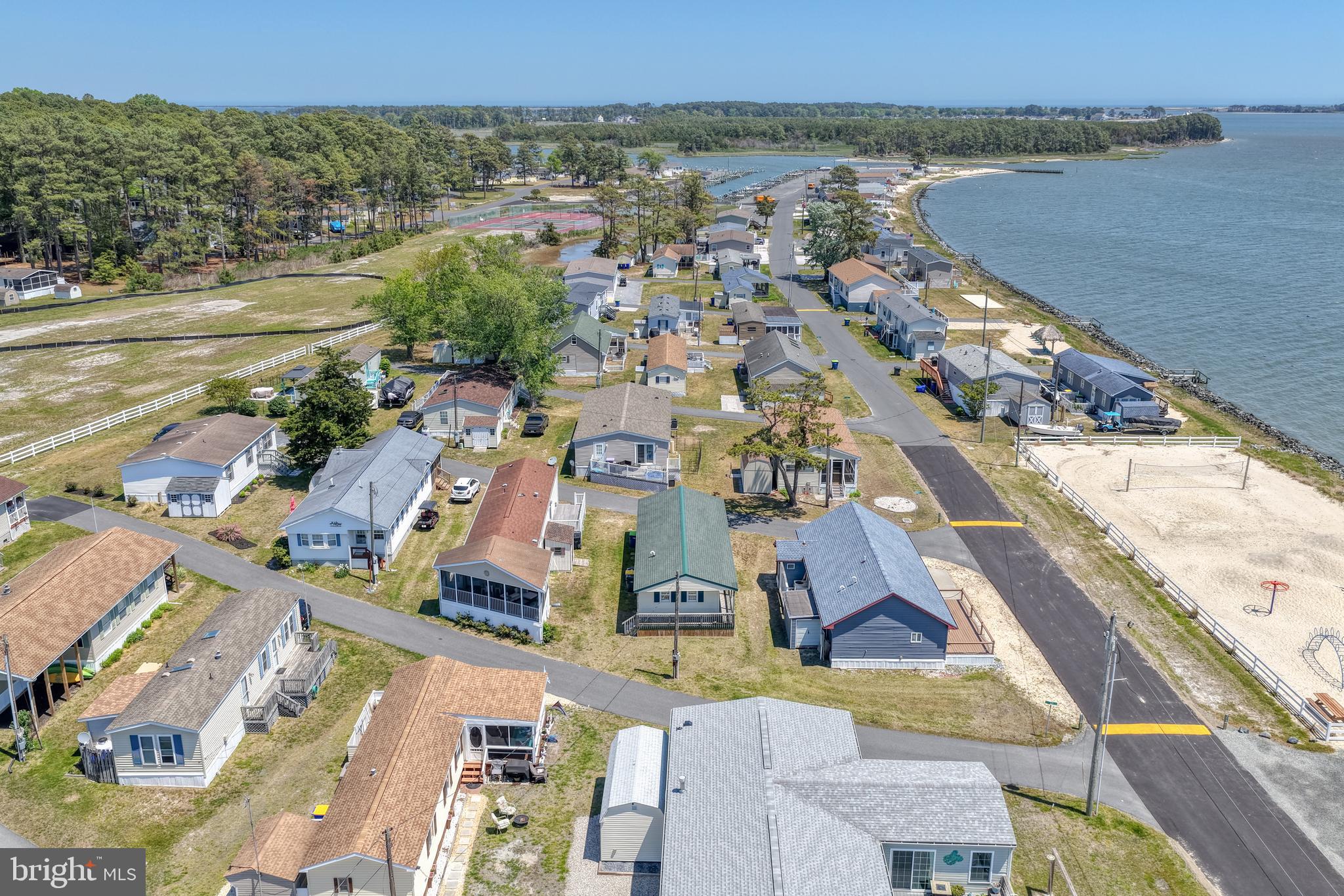 WHITE HOUSE BEACH - Residential