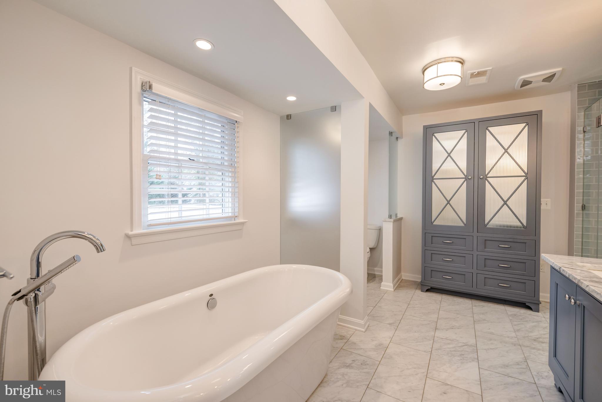 RIVER FALLS - Residential