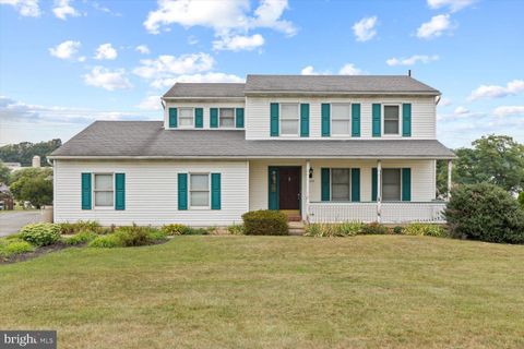 Photo of 2147 SHERI LN, MOUNT JOY, PA 17552 (MLS # PALA2039976)