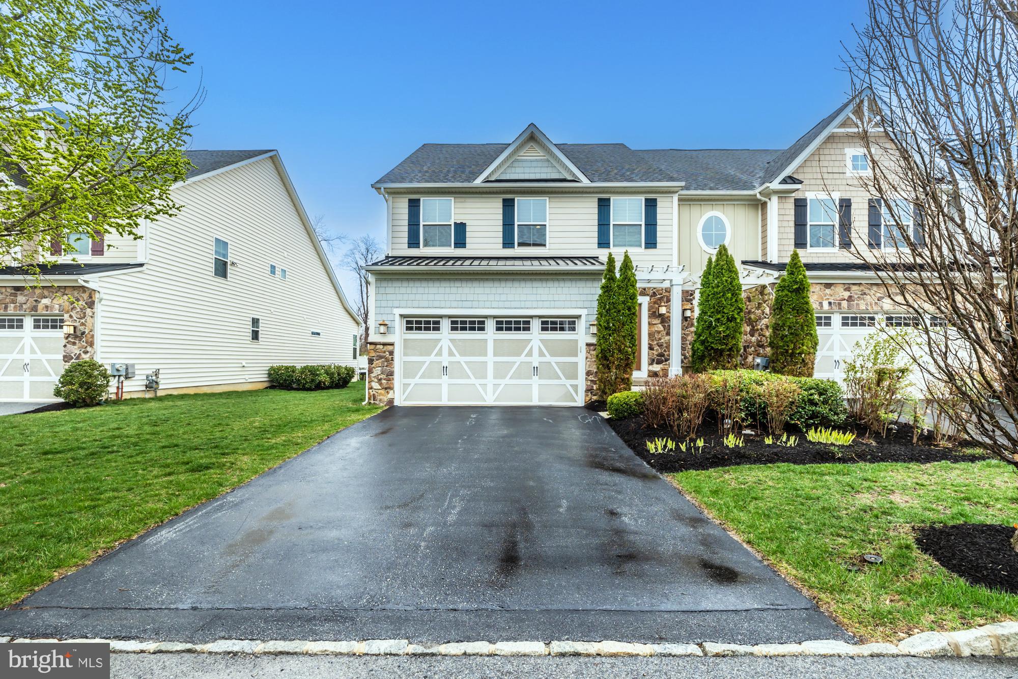 625 CLIFF LANE
