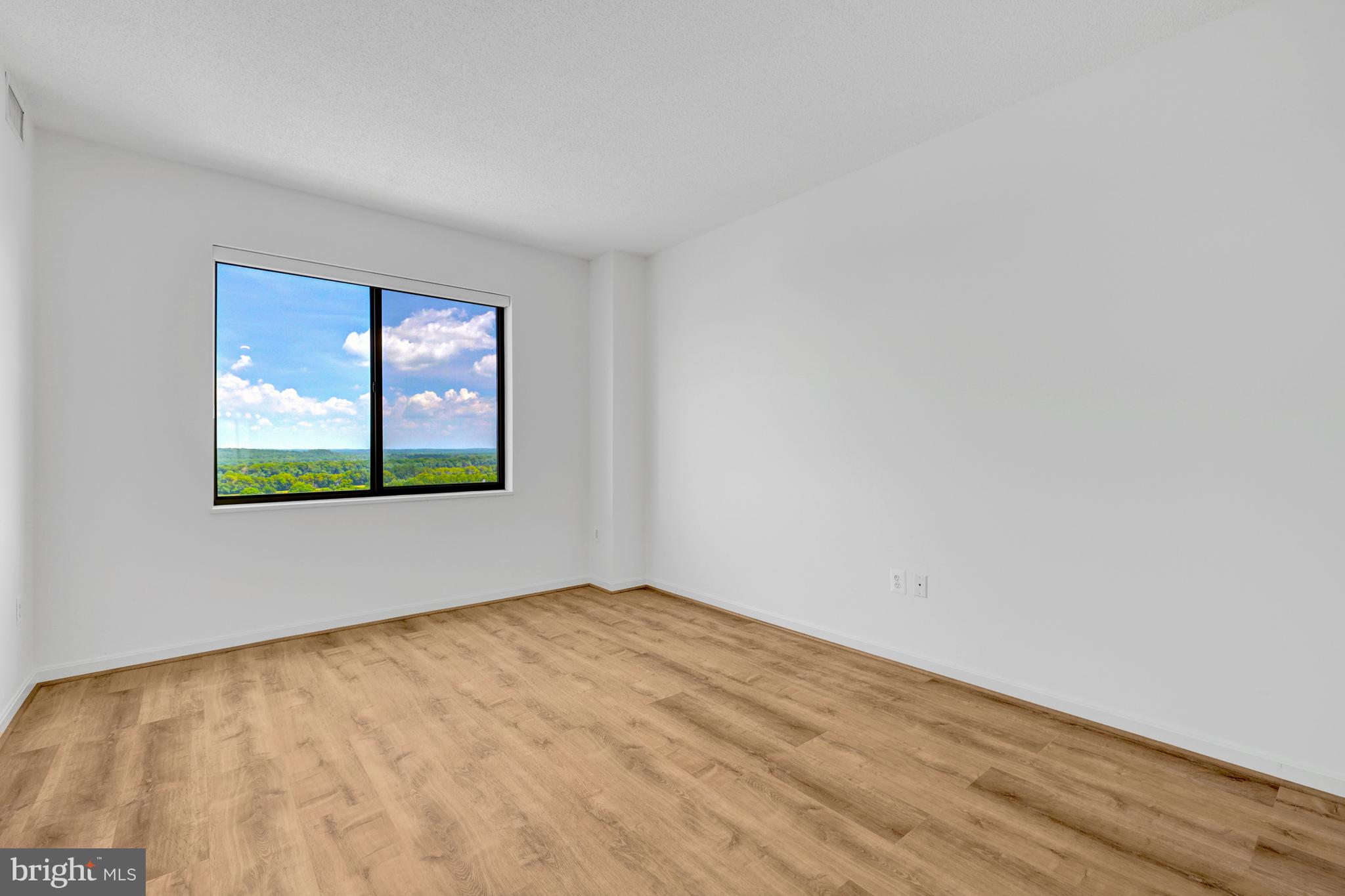 LANSDOWNE WOODS - Residential