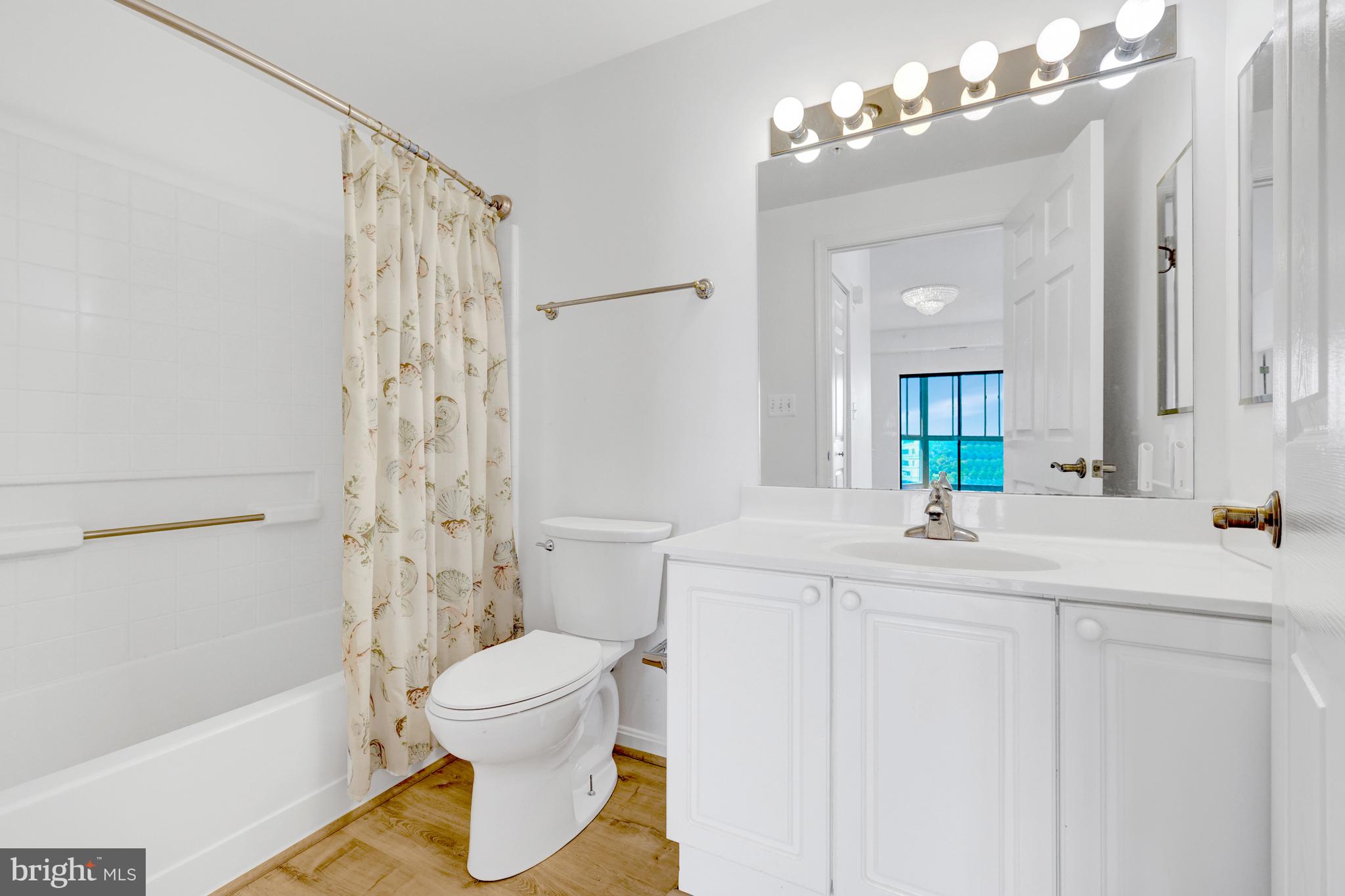 LANSDOWNE WOODS - Residential