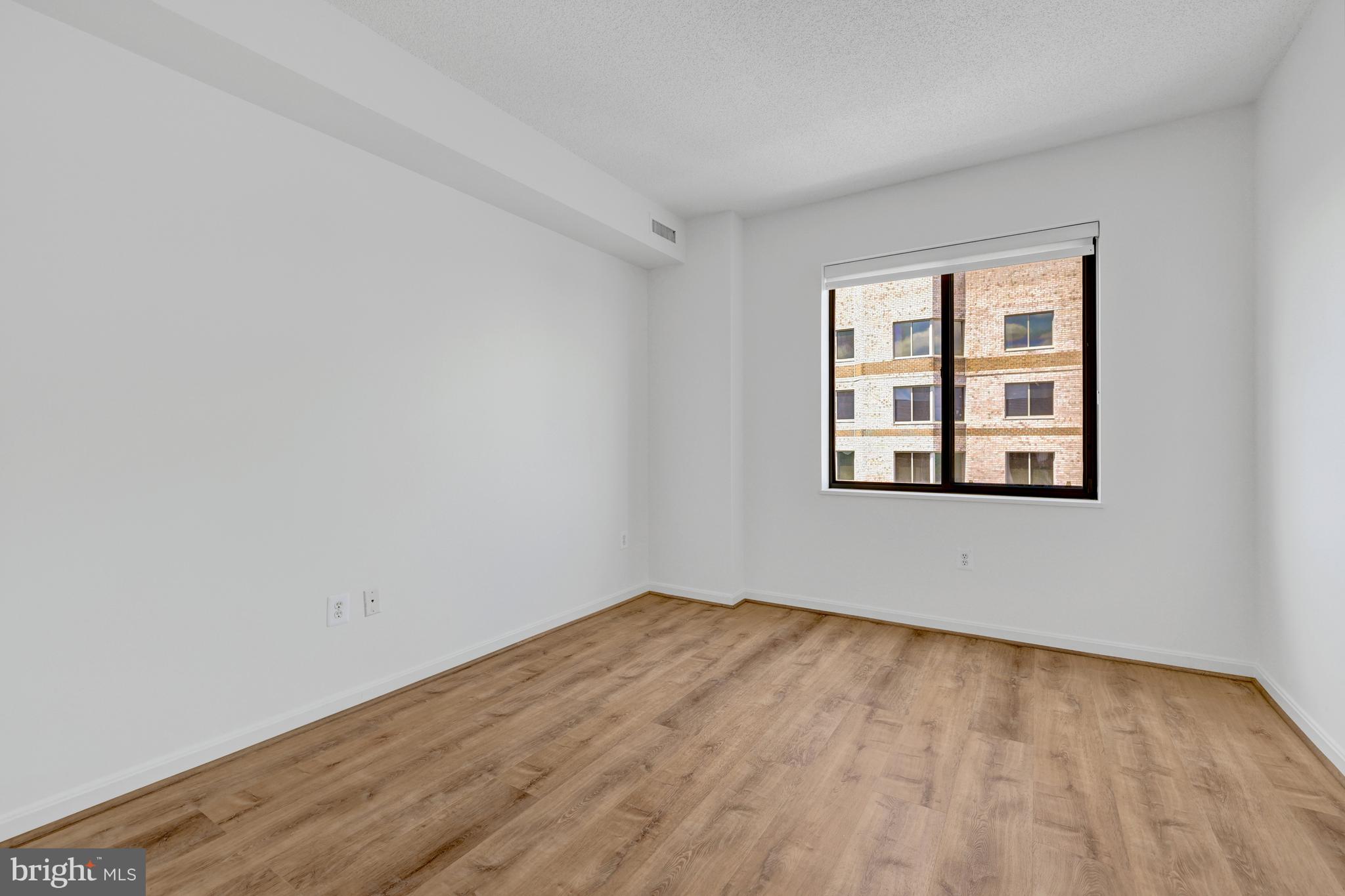 LANSDOWNE WOODS - Residential