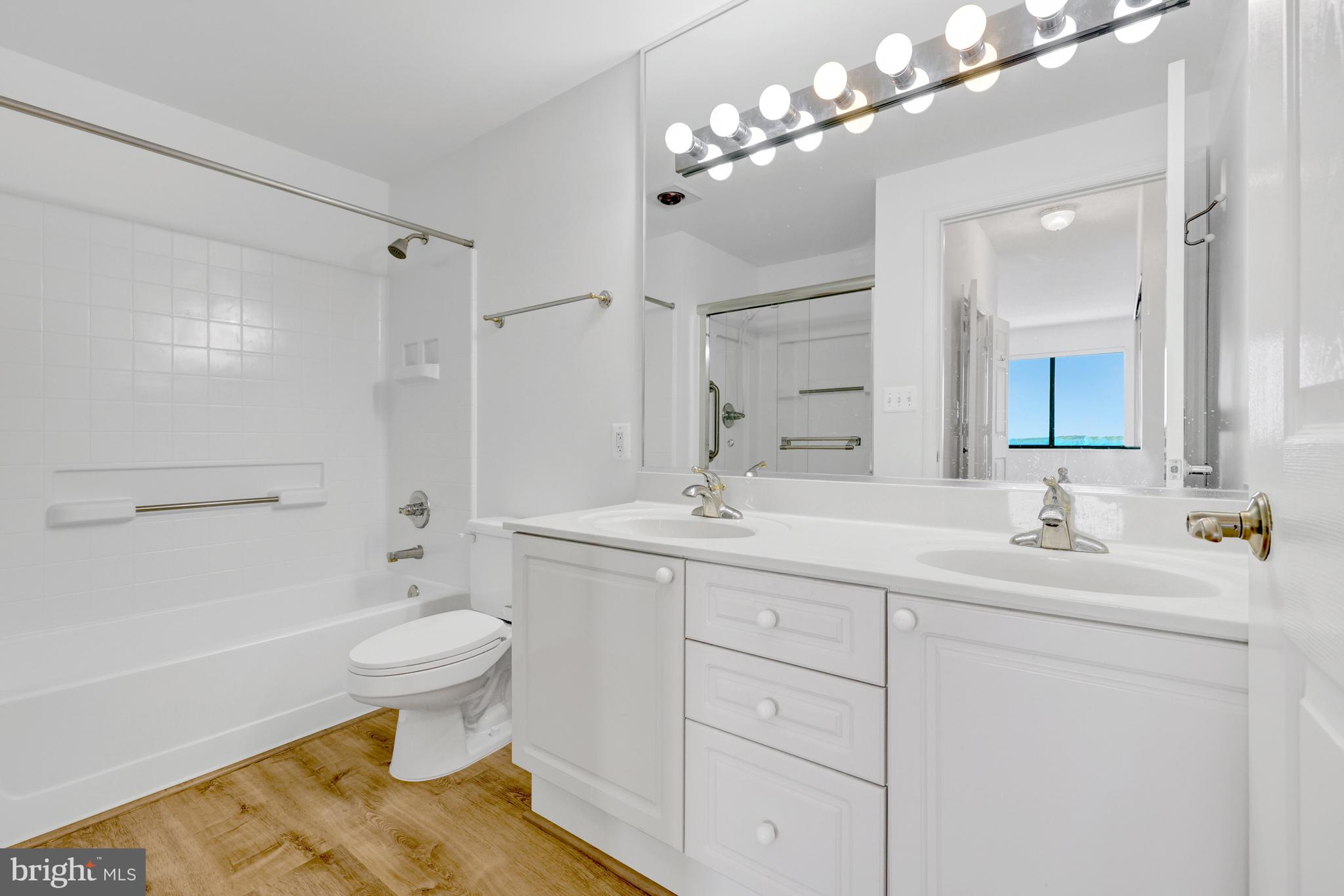 LANSDOWNE WOODS - Residential