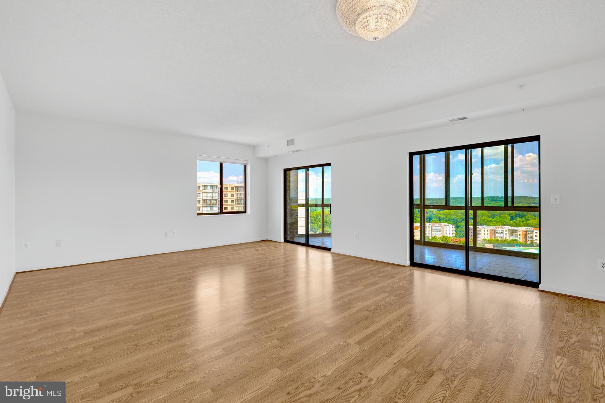 LANSDOWNE WOODS - Residential