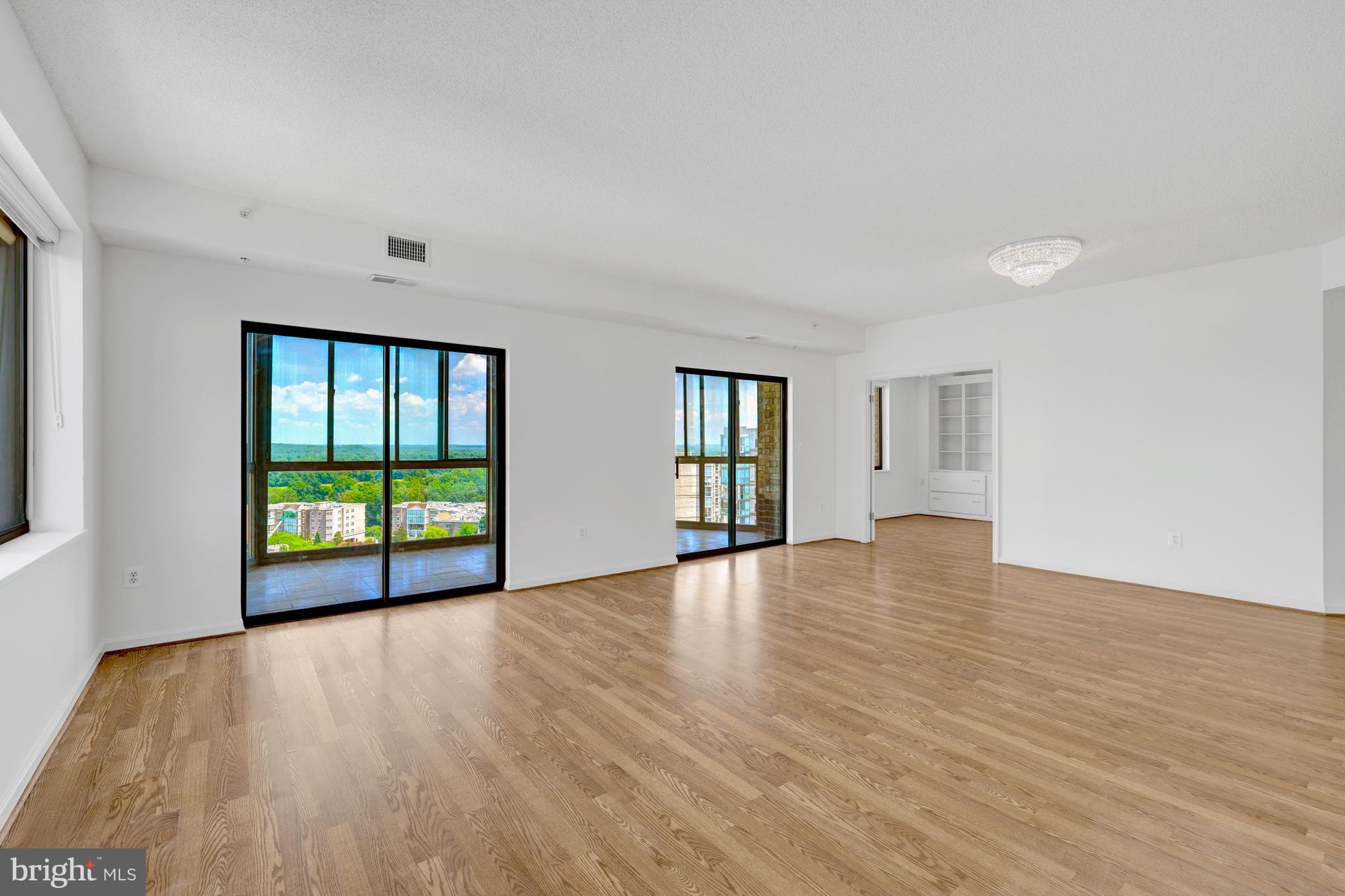 LANSDOWNE WOODS - Residential