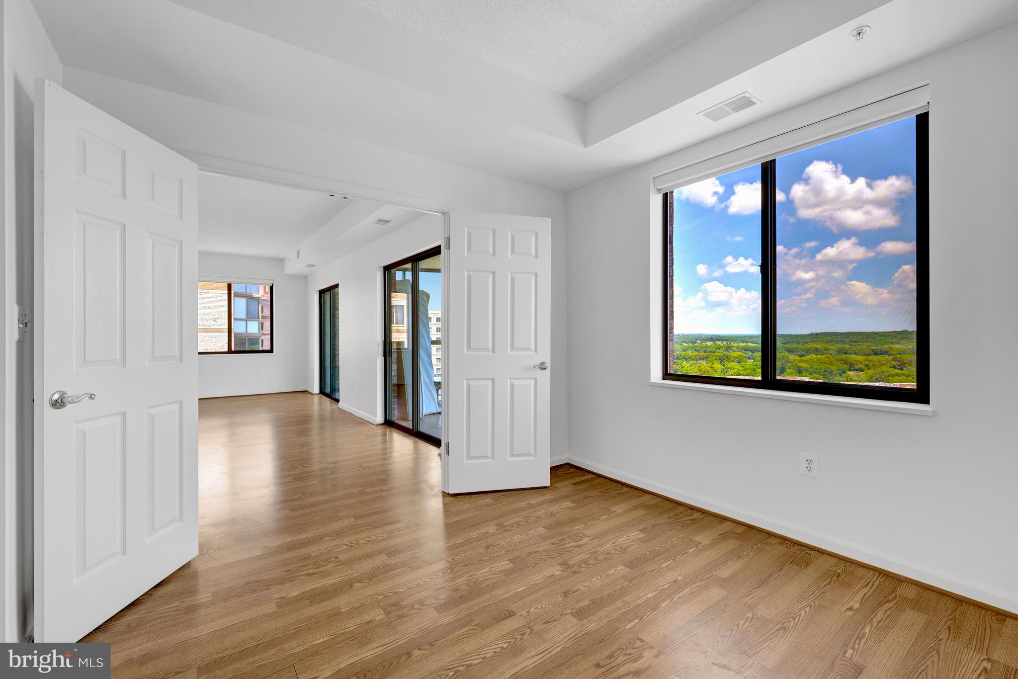 LANSDOWNE WOODS - Residential