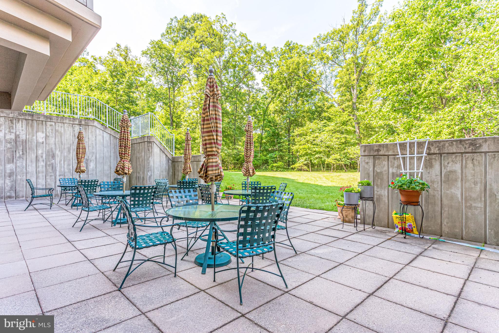 LANSDOWNE WOODS - Residential