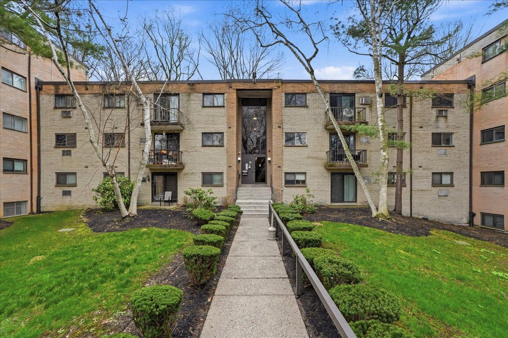 Photo of 400 Glendale Road #E34, HAVERTOWN, PA 19083 (MLS # PADE2110362)