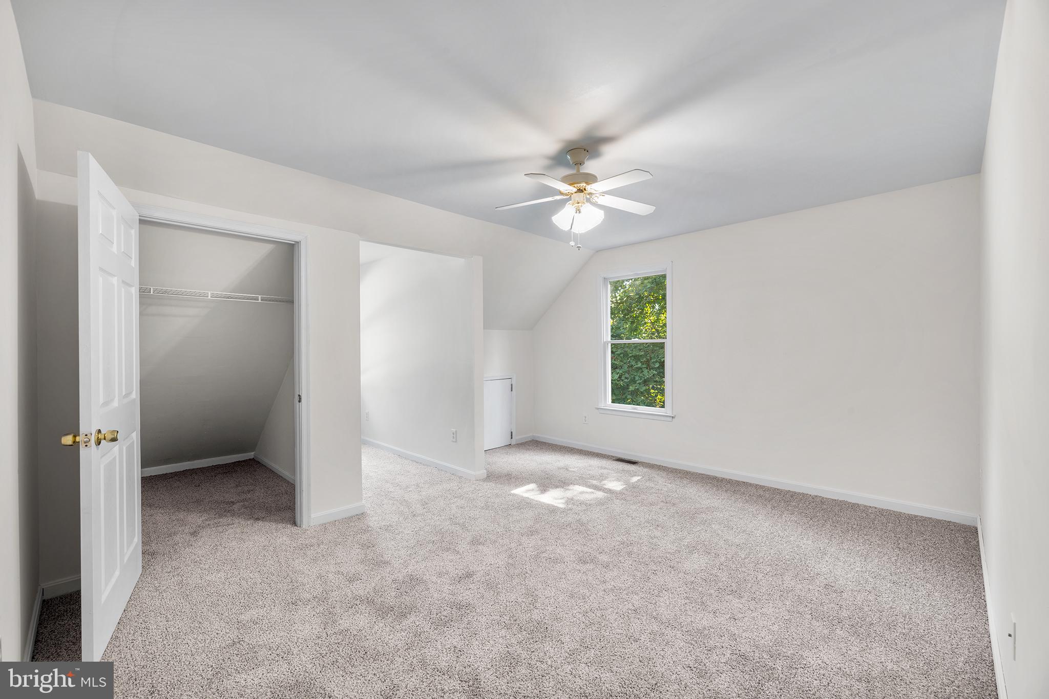 ROLLING HILLS - Residential