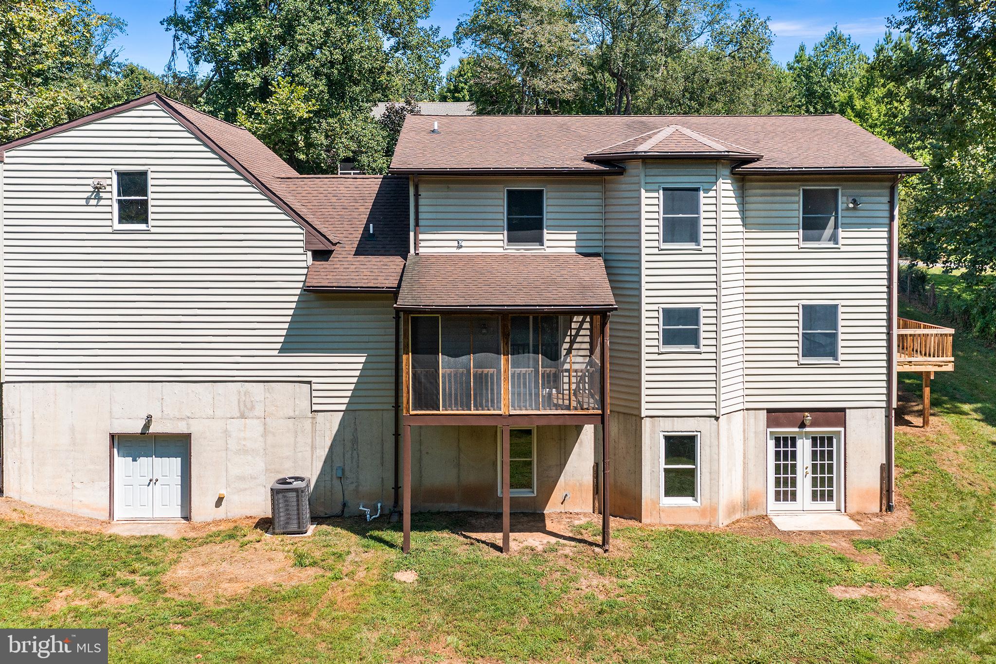 ROLLING HILLS - Residential