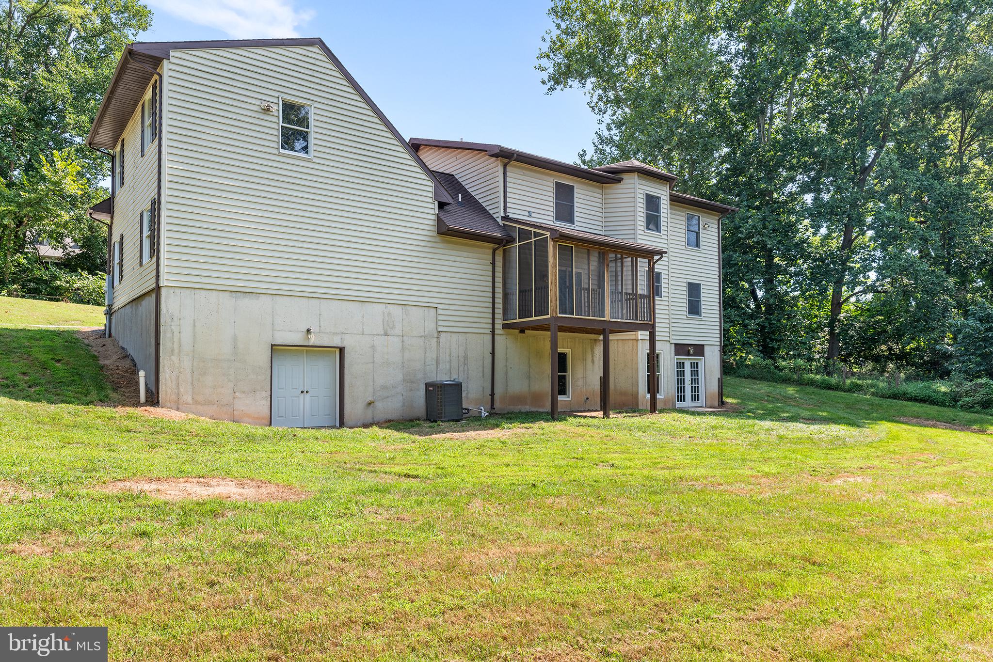 ROLLING HILLS - Residential