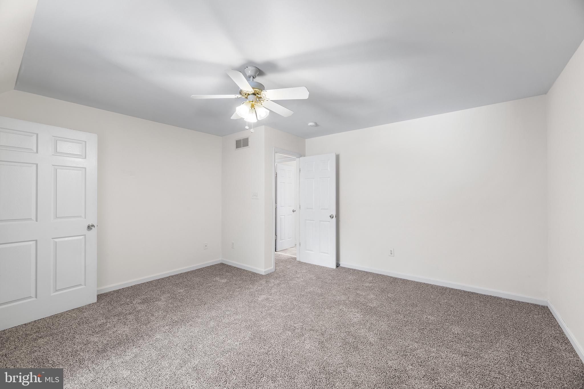 ROLLING HILLS - Residential