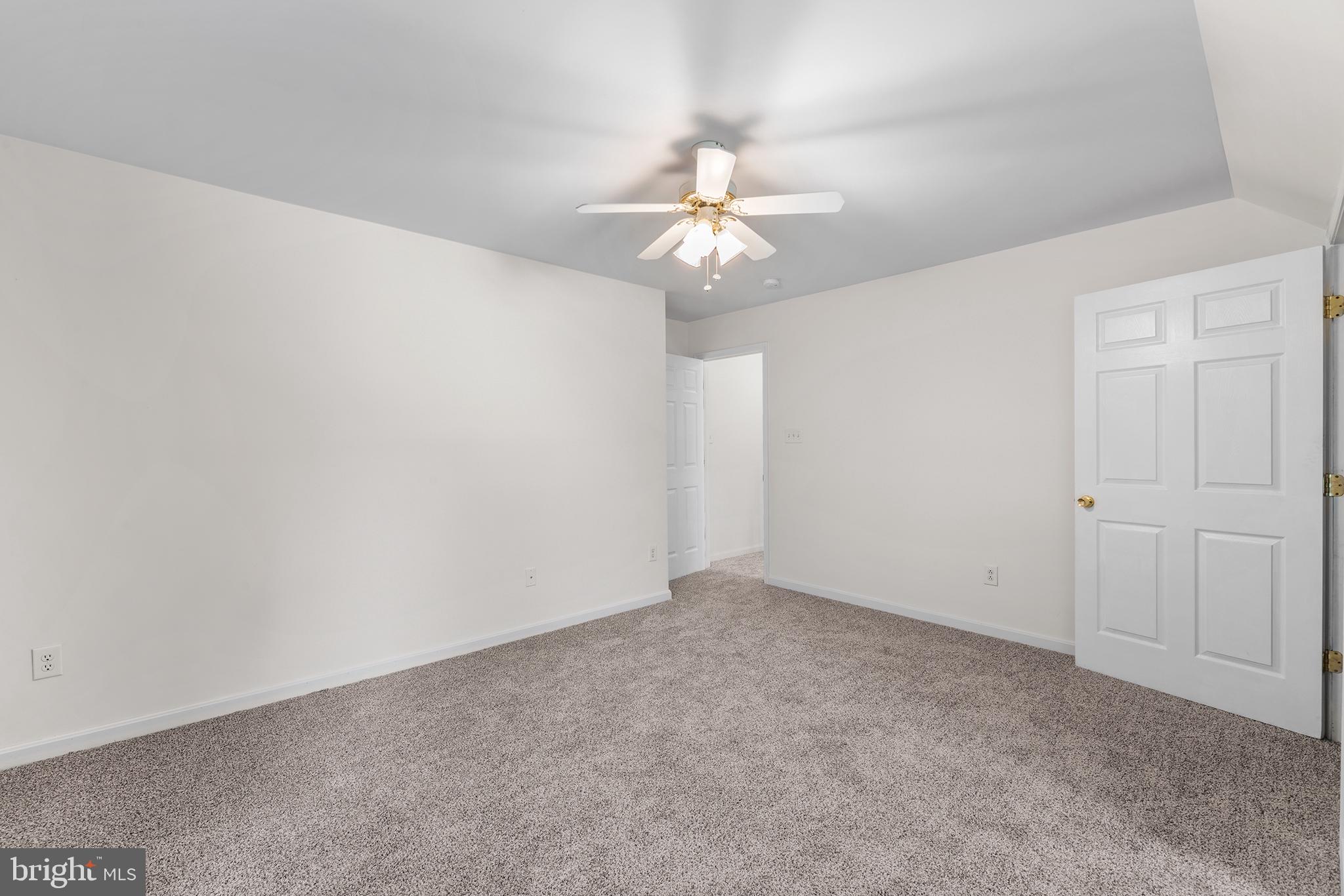 ROLLING HILLS - Residential