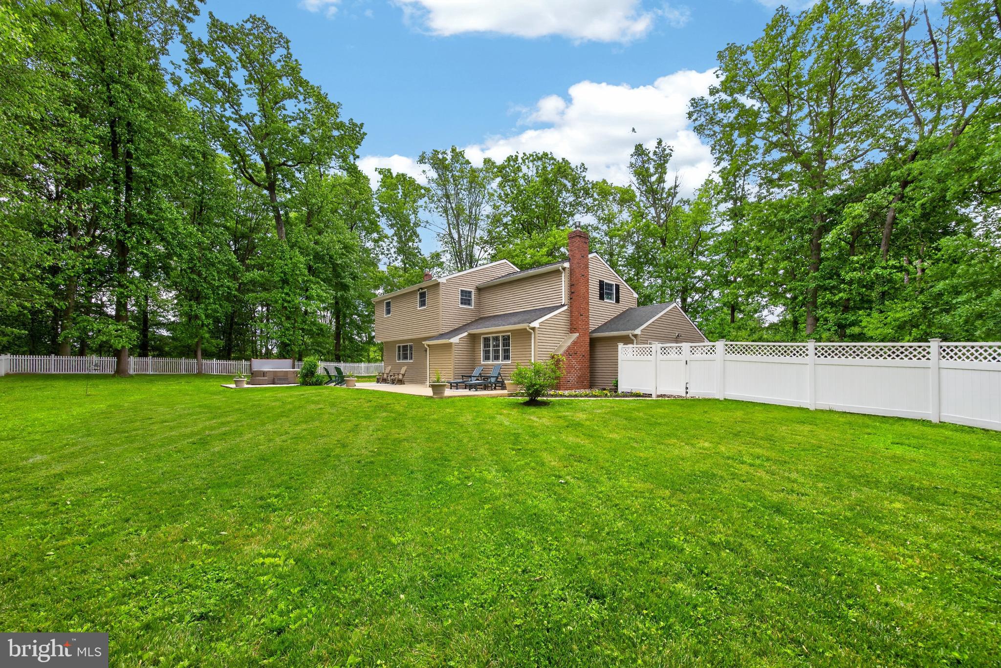 517 N WHITFORD ROAD