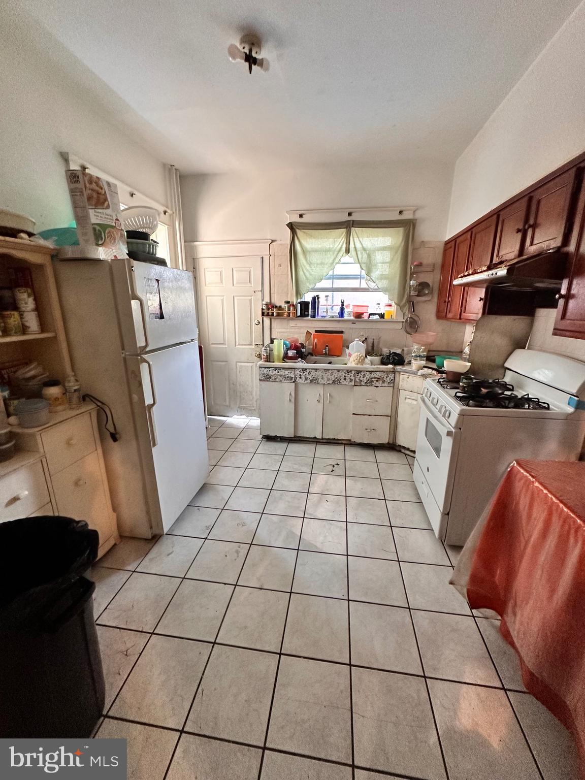 2005 S 9TH STREET