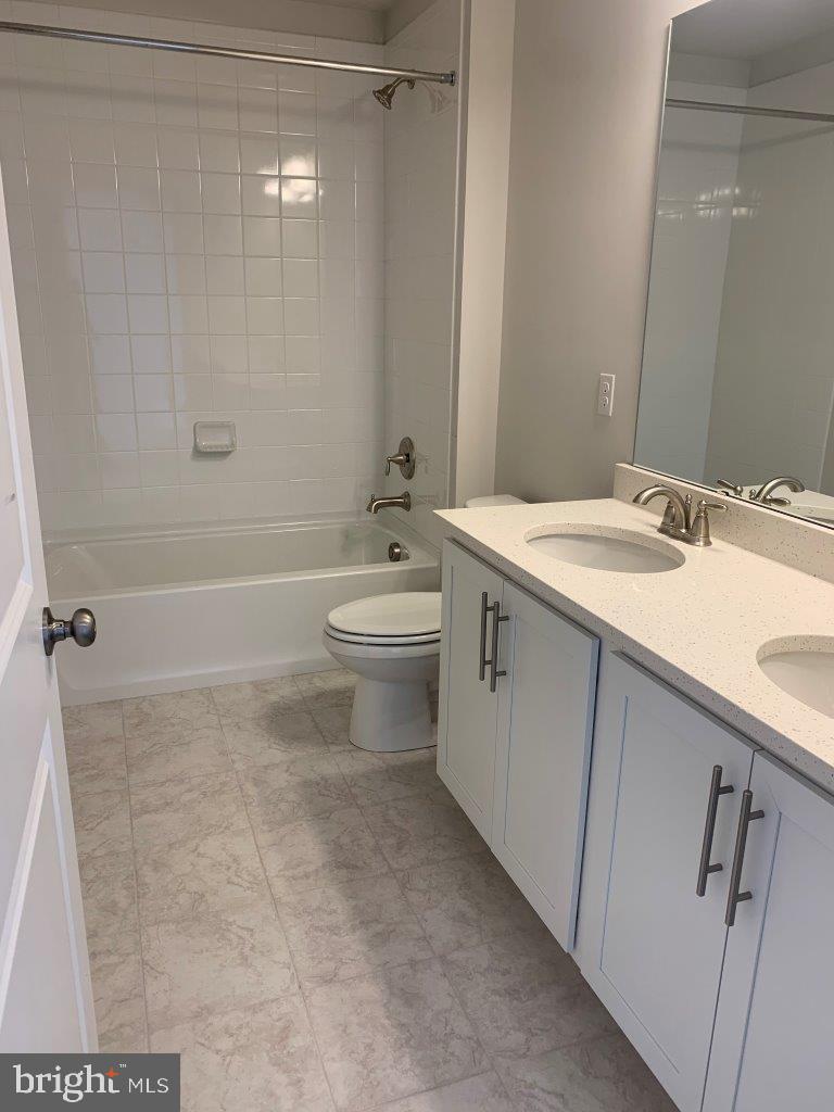 SHELTON KNOLLS - Residential