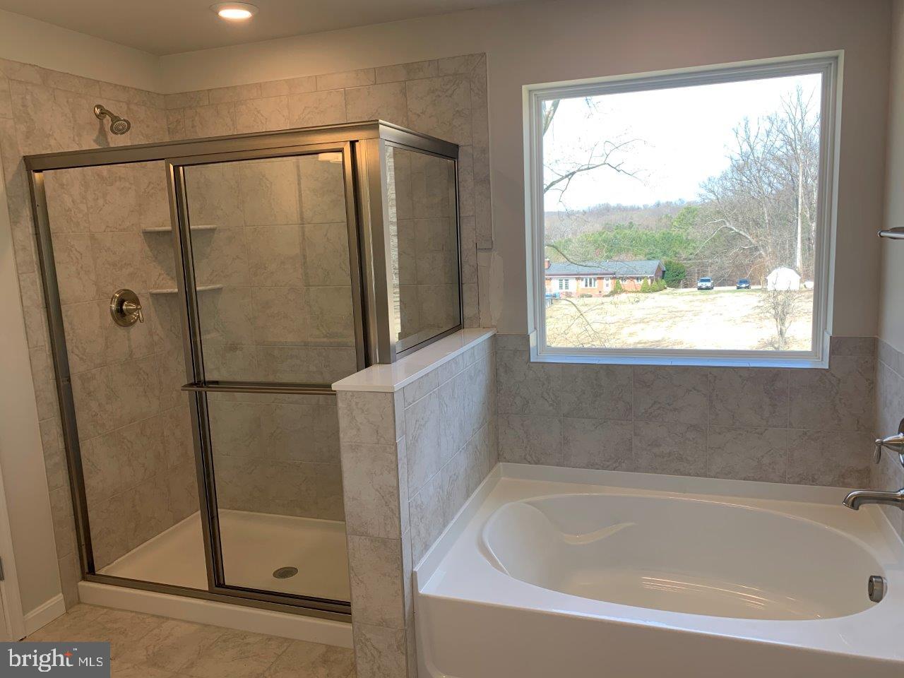 SHELTON KNOLLS - Residential