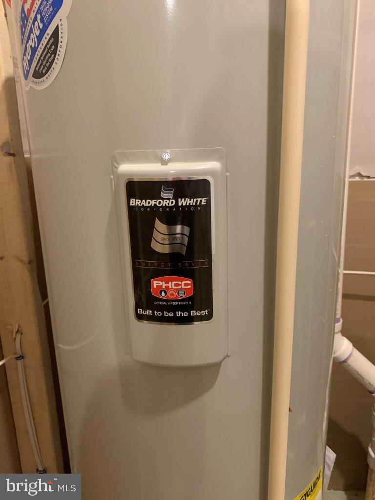 SHELTON KNOLLS - Residential