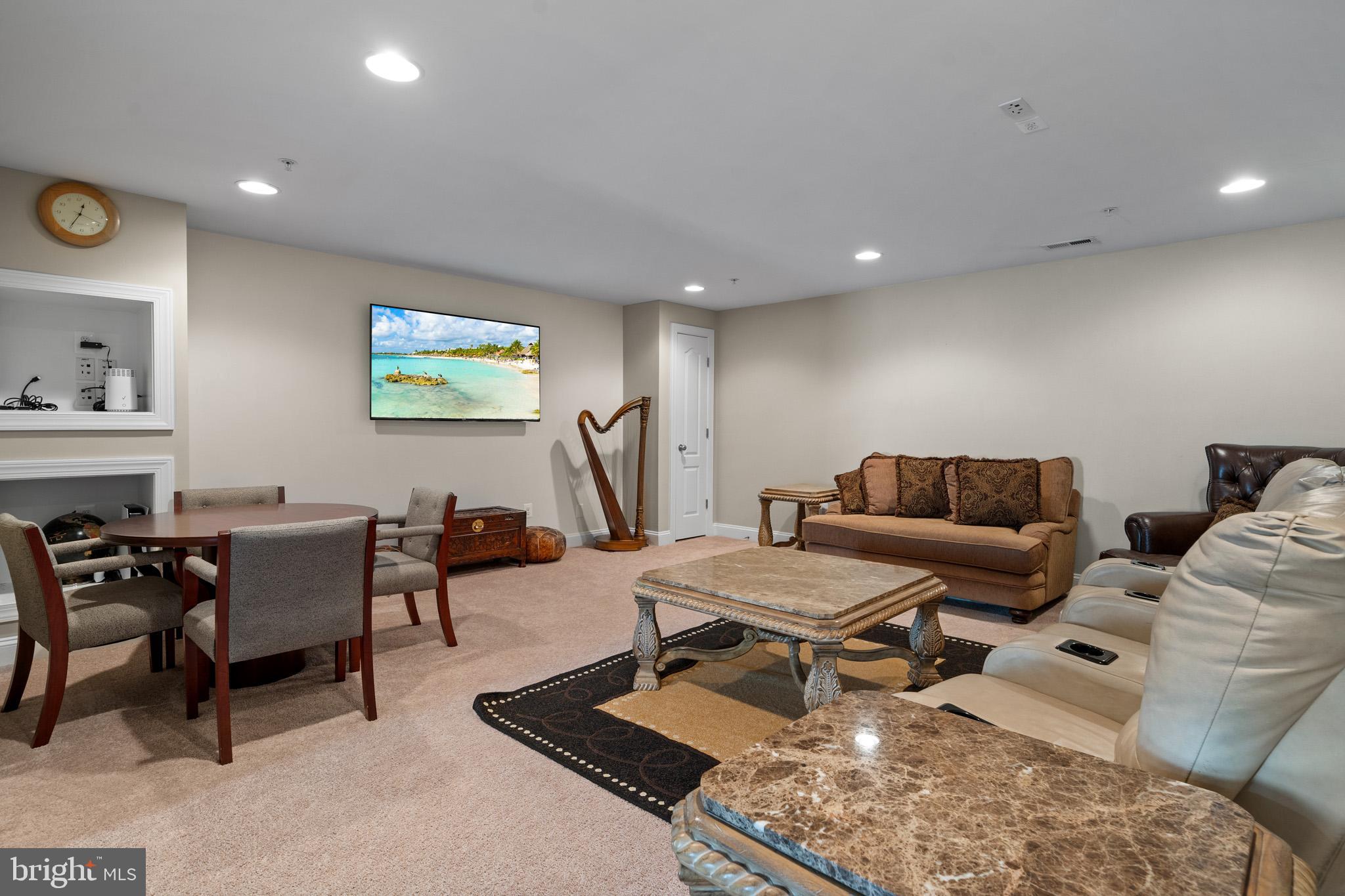 NORTH POINTE - Residential