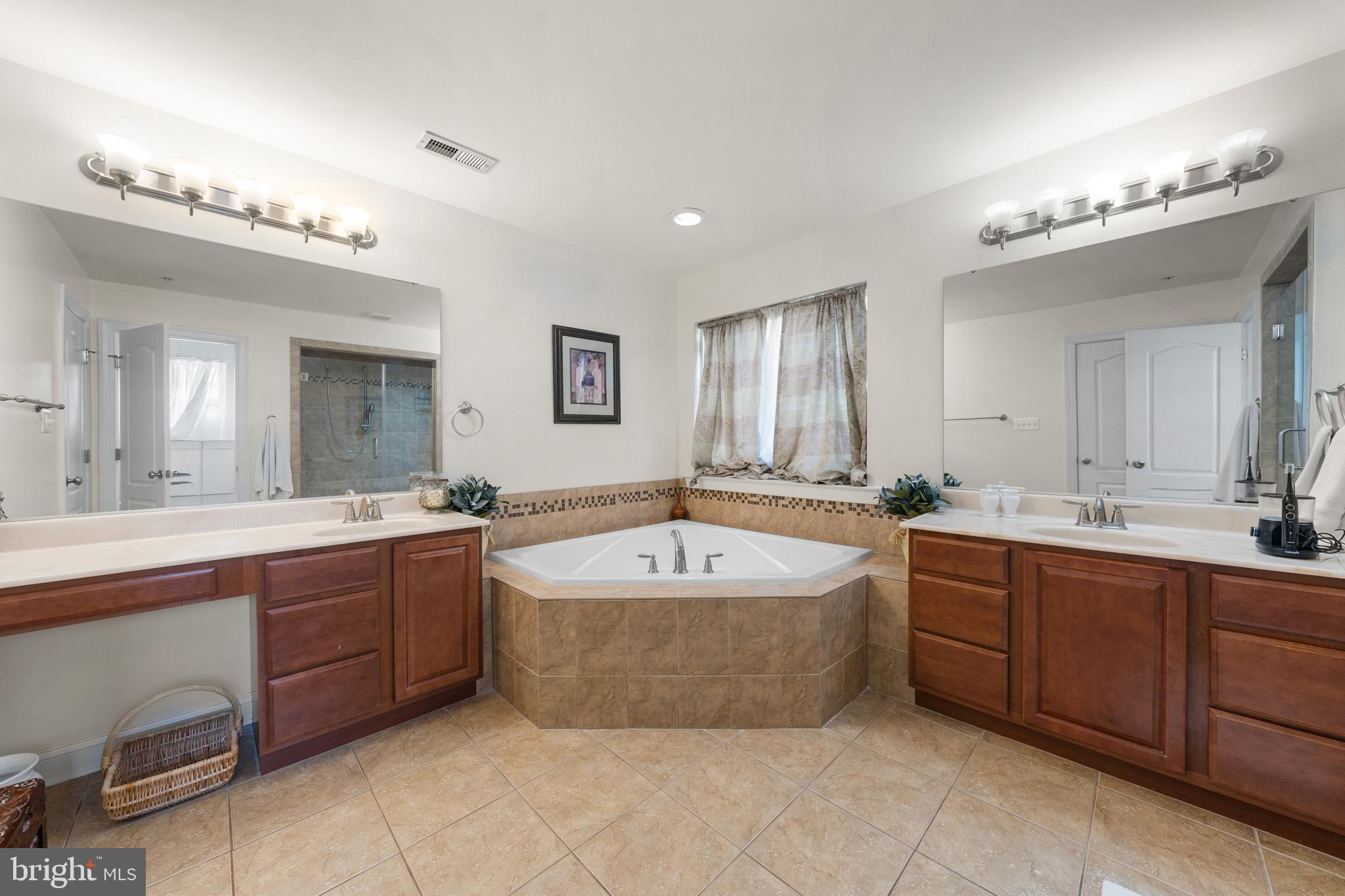 NORTH POINTE - Residential