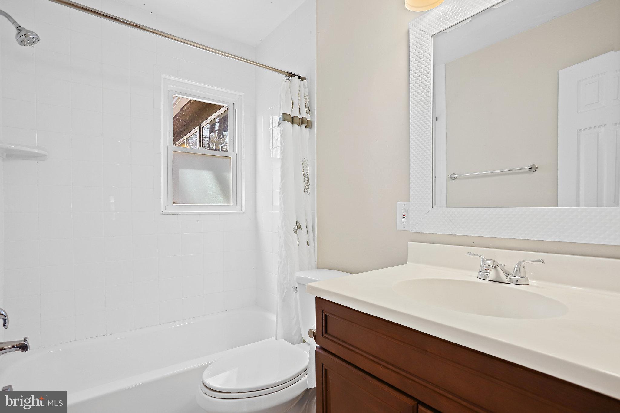 VIENNA WOODS - Residential