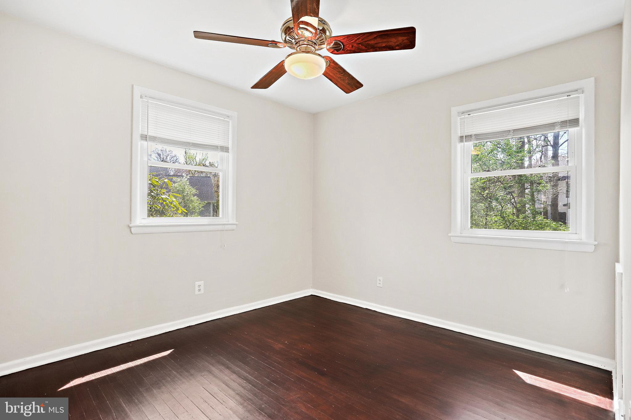 VIENNA WOODS - Residential