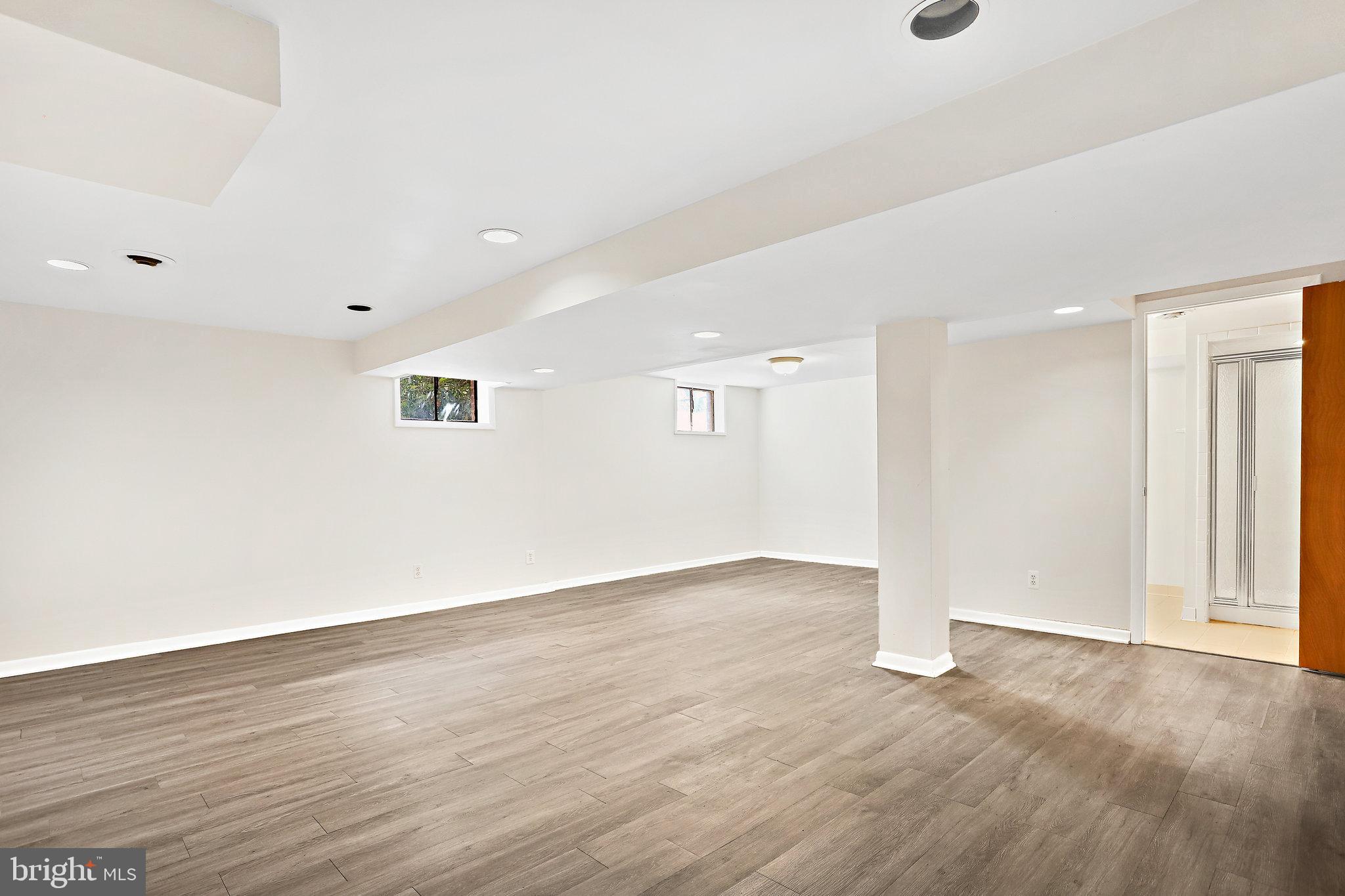 VIENNA WOODS - Residential