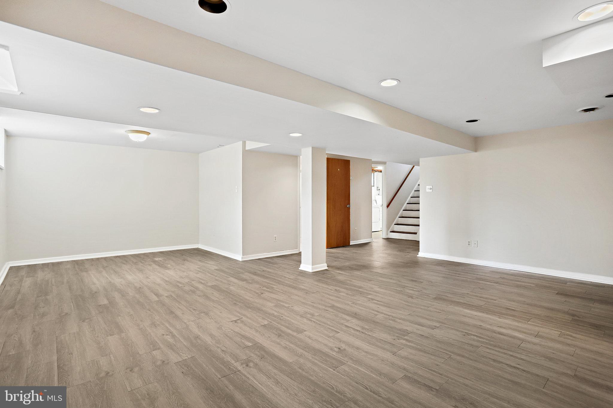 VIENNA WOODS - Residential