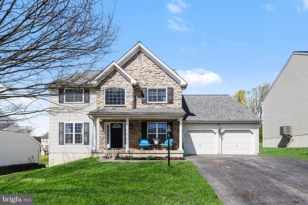 Photo of 11 Eagleton Drive, YORK, PA 17407 (MLS # PAYK2098138)