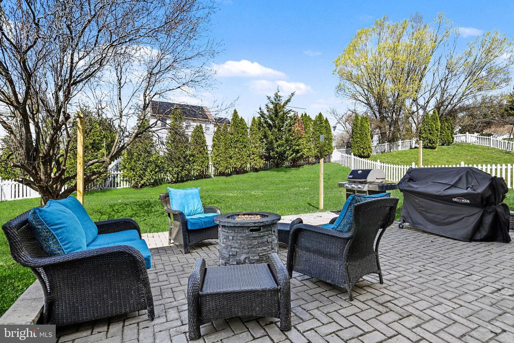 Photo of 11 Eagleton Drive, YORK, PA 17407 (MLS # PAYK2098138)