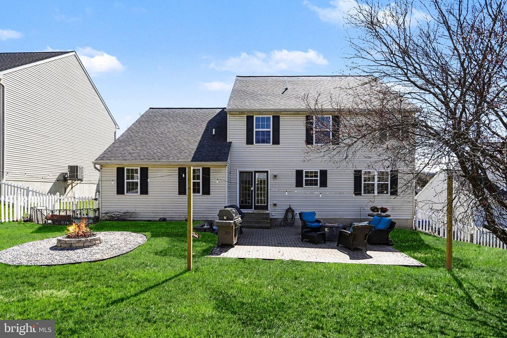 Photo of 11 Eagleton Drive, YORK, PA 17407 (MLS # PAYK2098138)