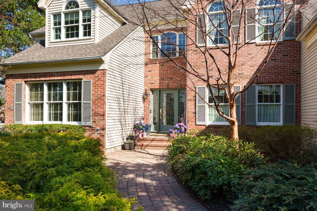 Photo of 39 Red Oak Way, BELLE MEAD, NJ 08502 (MLS # NJSO2005438)