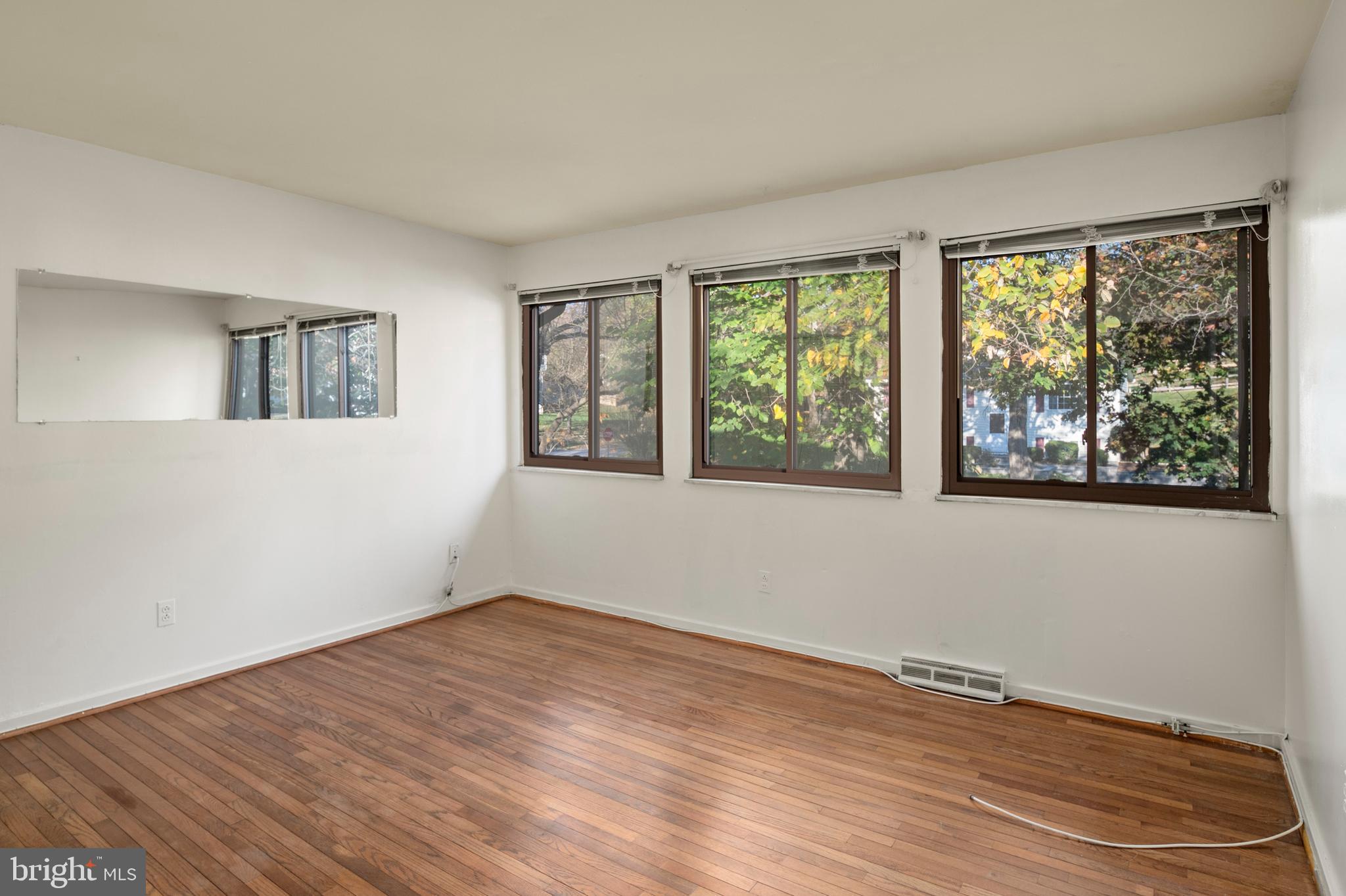 OAKLAND MILLS - Residential