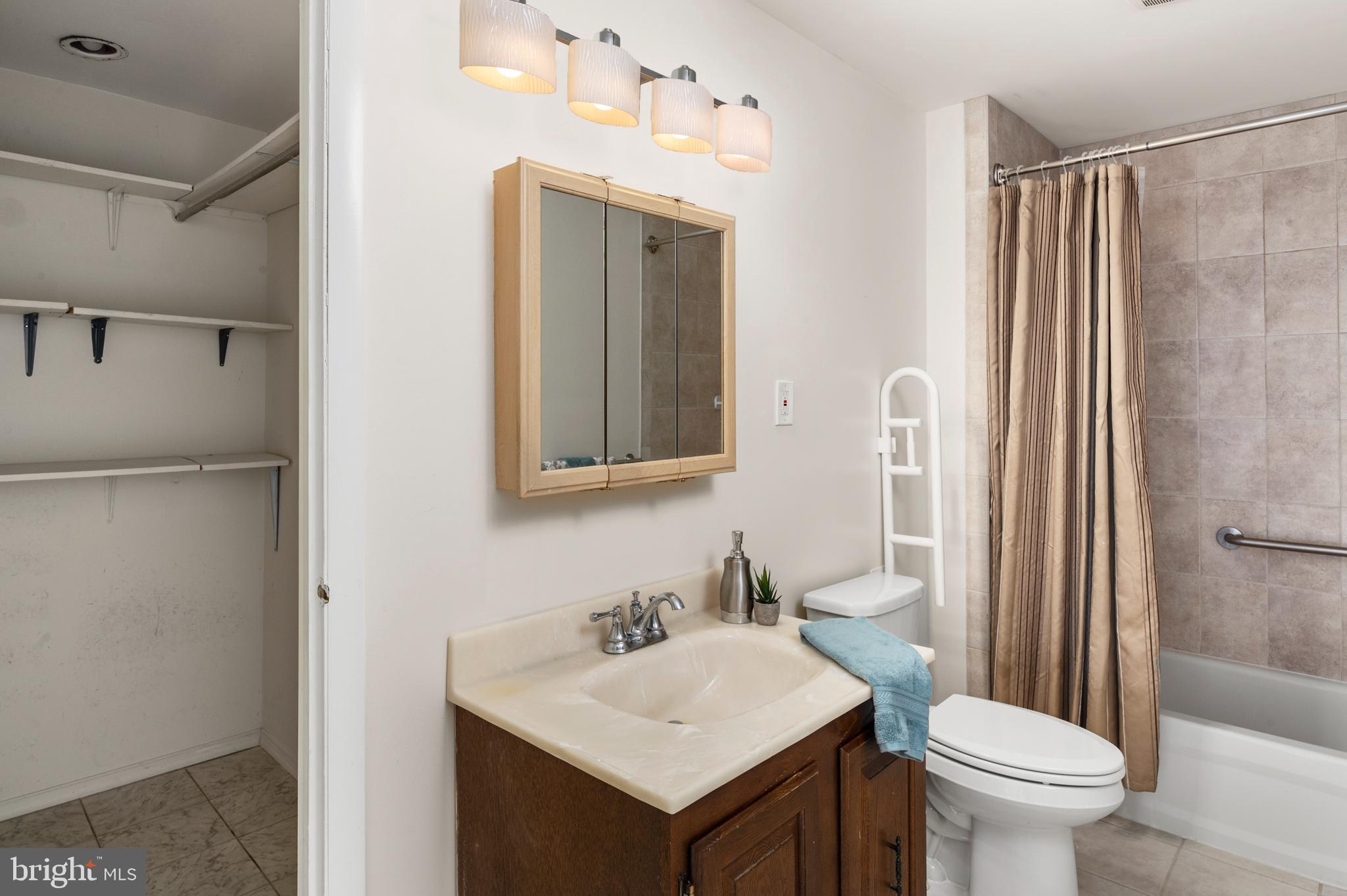 OAKLAND MILLS - Residential