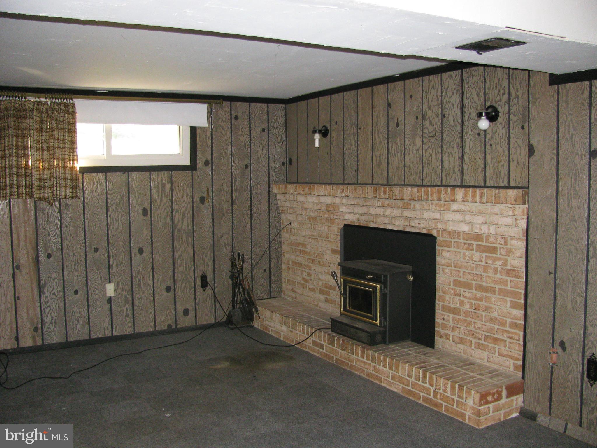 POTOMAC WOODS IND HEAD - Residential Lease