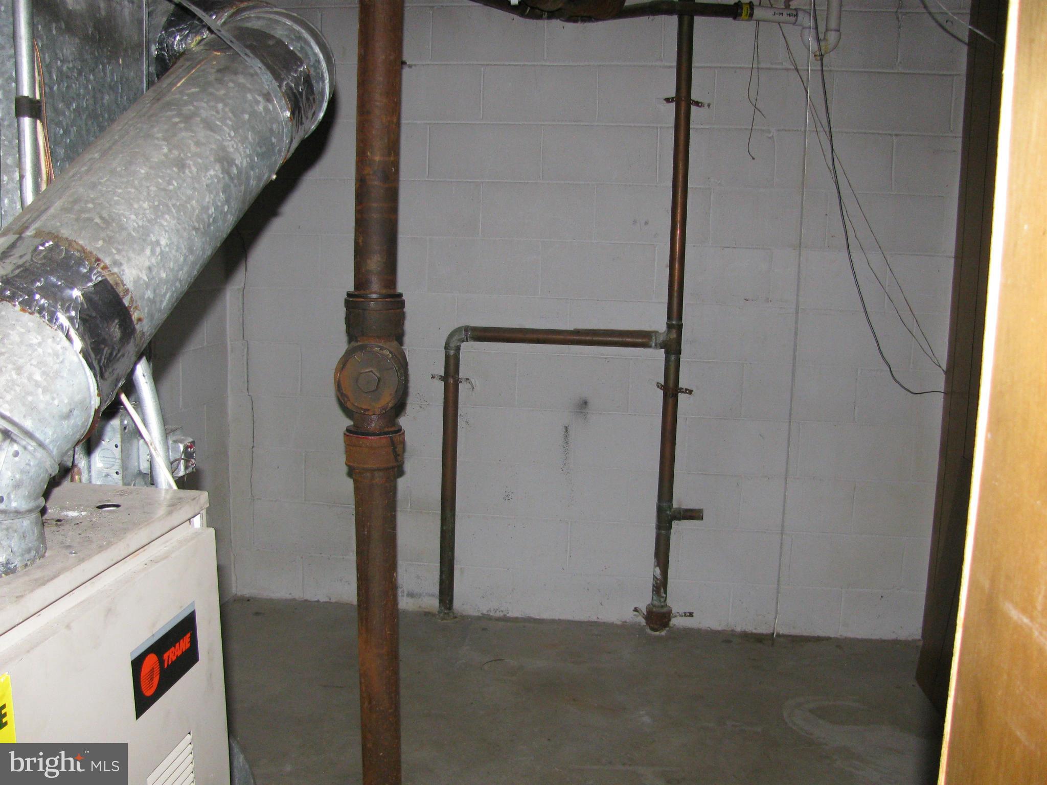 POTOMAC WOODS IND HEAD - Residential Lease